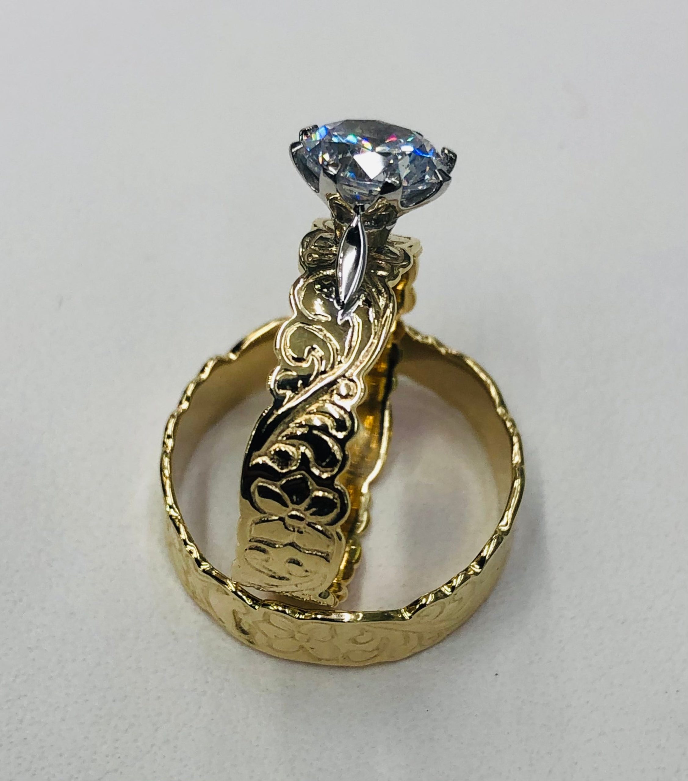 9ct Yellow Gold 2 Piece Hawaiian Design 5mm Wide Set With 7.50mm Round Cubic Zerconia Stone Setting Gold Rings 