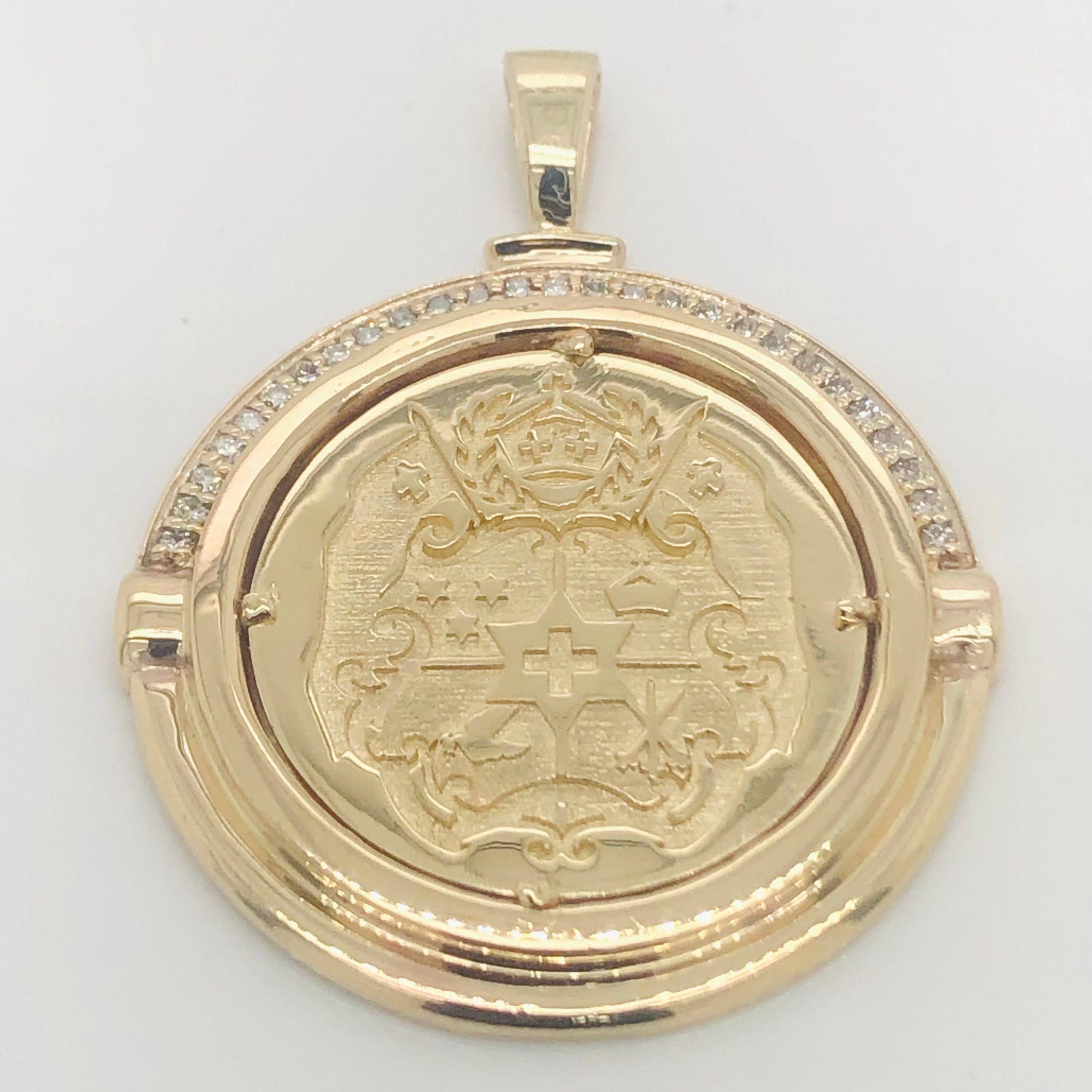 9ct Yellow Gold Tongan Sila Pendant With 0.23ct Diamond Setting Gold Pendants 9ct Yellow Gold Tongan Sila Pendant With 0.23ct Diamond Setting Gold Pendants