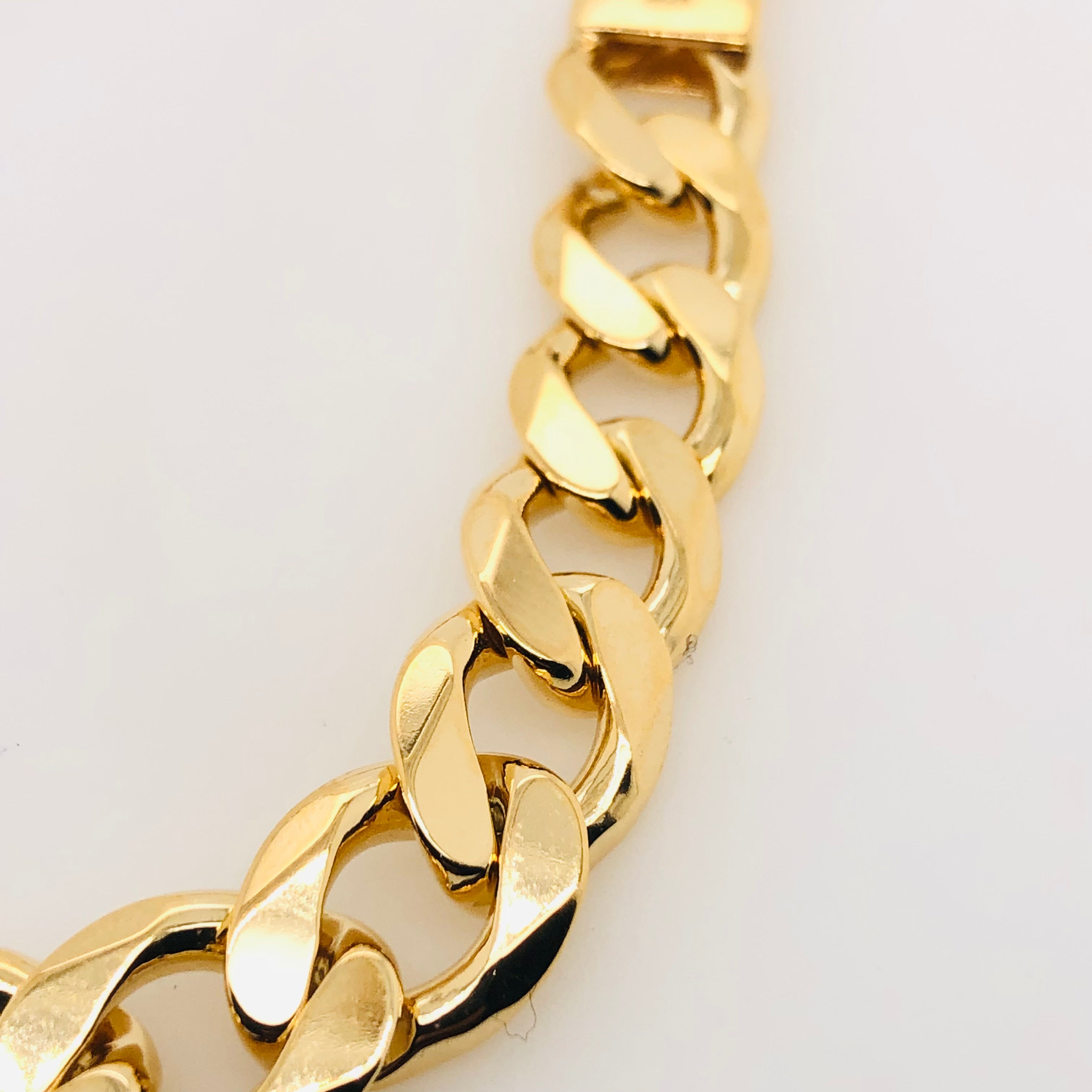 9ct Yellow Gold Flat Bevelled Diamond Cut CD250 Curb Link Bracelet