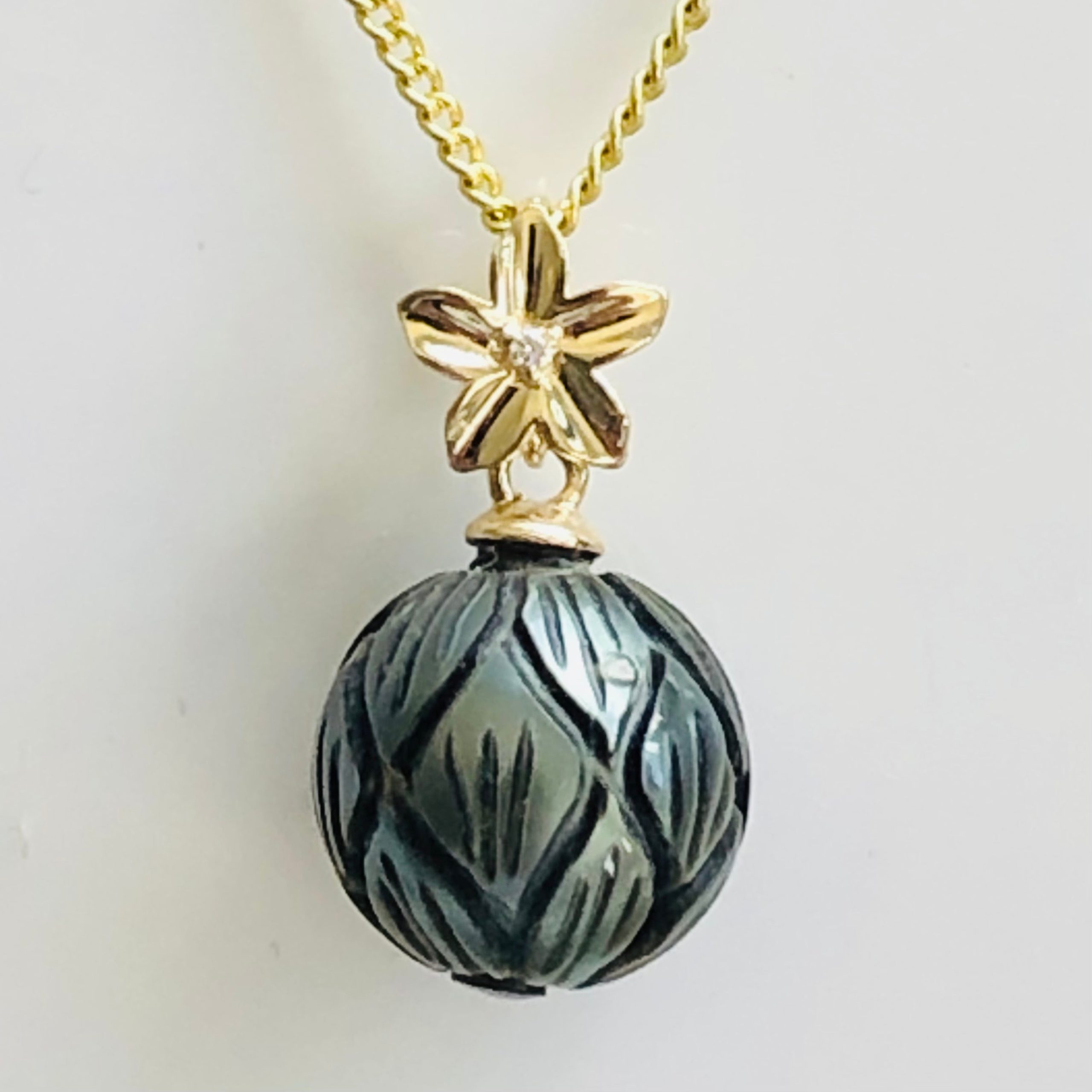 9ct Yellow Gold Diamond Flower Pendant with Tahitian Black Pearl With Hand Carved Patterns Gold Pearl Jewellery, Pearl Jewellery 9ct Yellow Gold Diamond Flower Pendant with Tahitian Black Pearl With Hand Carved Patterns Gold Pearl Jewellery, Pearl Jewellery