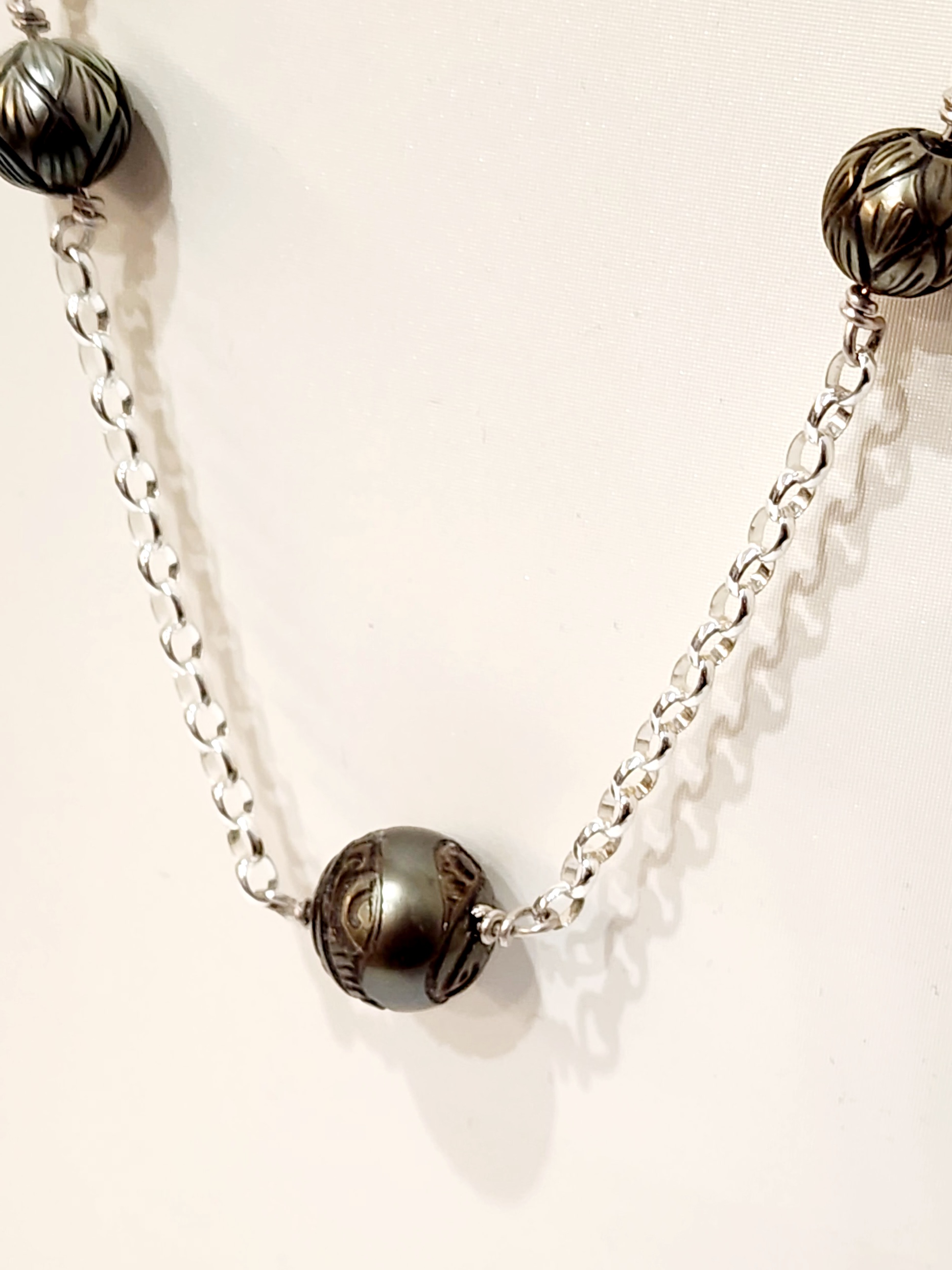 Sterling Silver Oval Belcher Chain with 7x Round Hand Carved Tahitian Black Pearl Pearl Jewellery, Sterling Silver Pearl Jewellery Sterling Silver Oval Belcher Chain with 7x Round Hand Carved Tahitian Black Pearl Pearl Jewellery, Sterling Silver Pearl Jewellery