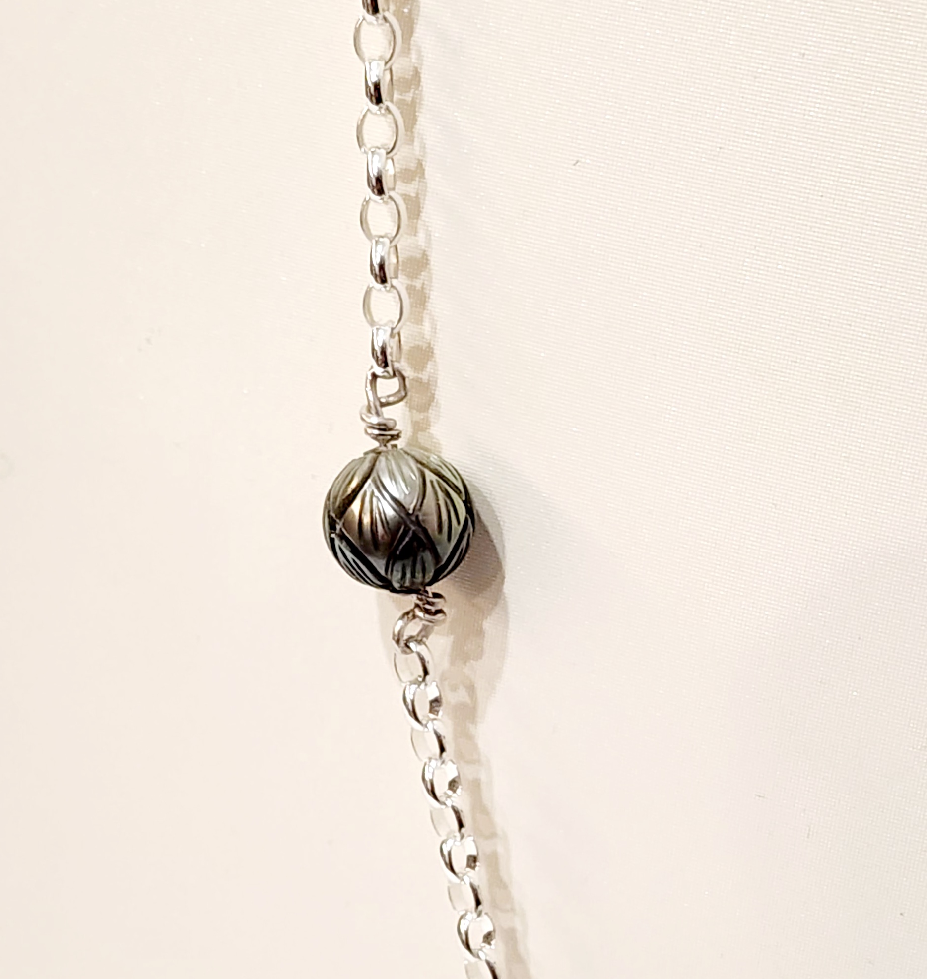 Sterling Silver Oval Belcher Chain with 7x Round Hand Carved Tahitian Black Pearl Pearl Jewellery, Sterling Silver Pearl Jewellery Sterling Silver Oval Belcher Chain with 7x Round Hand Carved Tahitian Black Pearl Pearl Jewellery, Sterling Silver Pearl Jewellery