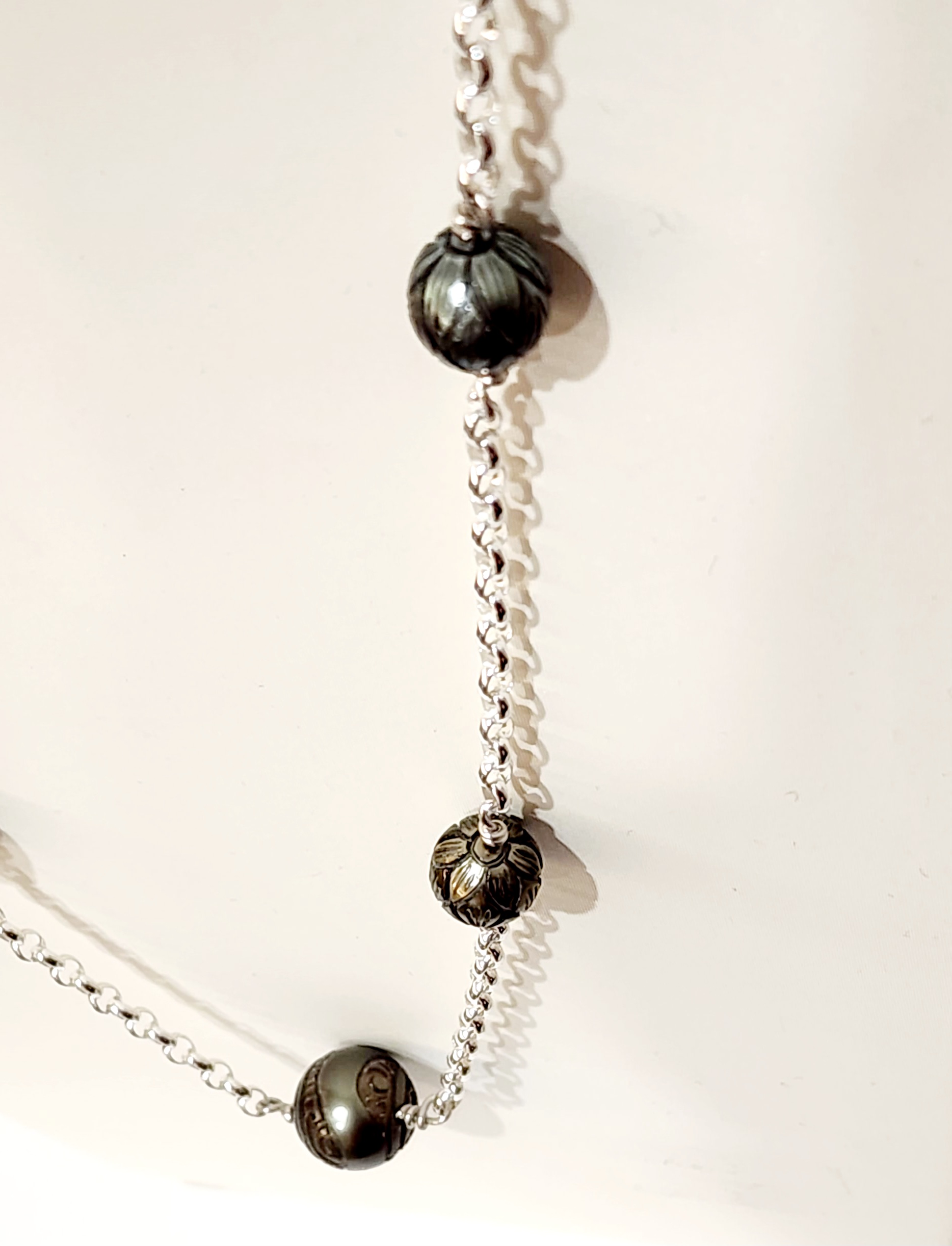 Sterling Silver Oval Belcher Chain with 7x Round Hand Carved Tahitian Black Pearl Pearl Jewellery, Sterling Silver Pearl Jewellery Sterling Silver Oval Belcher Chain with 7x Round Hand Carved Tahitian Black Pearl Pearl Jewellery, Sterling Silver Pearl Jewellery