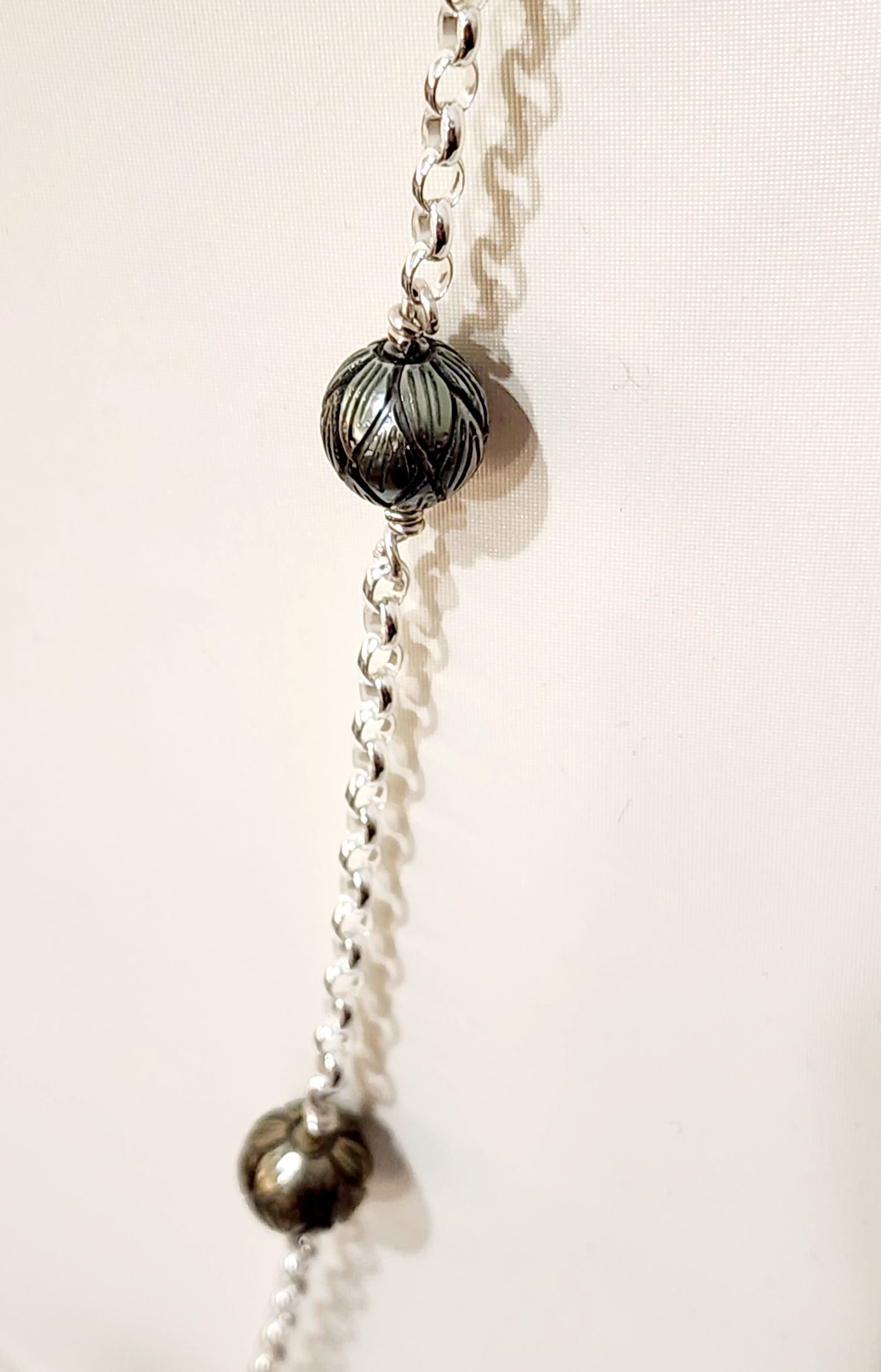 Sterling Silver Oval Belcher Chain with 7x Round Hand Carved Tahitian Black Pearl Pearl Jewellery, Sterling Silver Pearl Jewellery Sterling Silver Oval Belcher Chain with 7x Round Hand Carved Tahitian Black Pearl Pearl Jewellery, Sterling Silver Pearl Jewellery