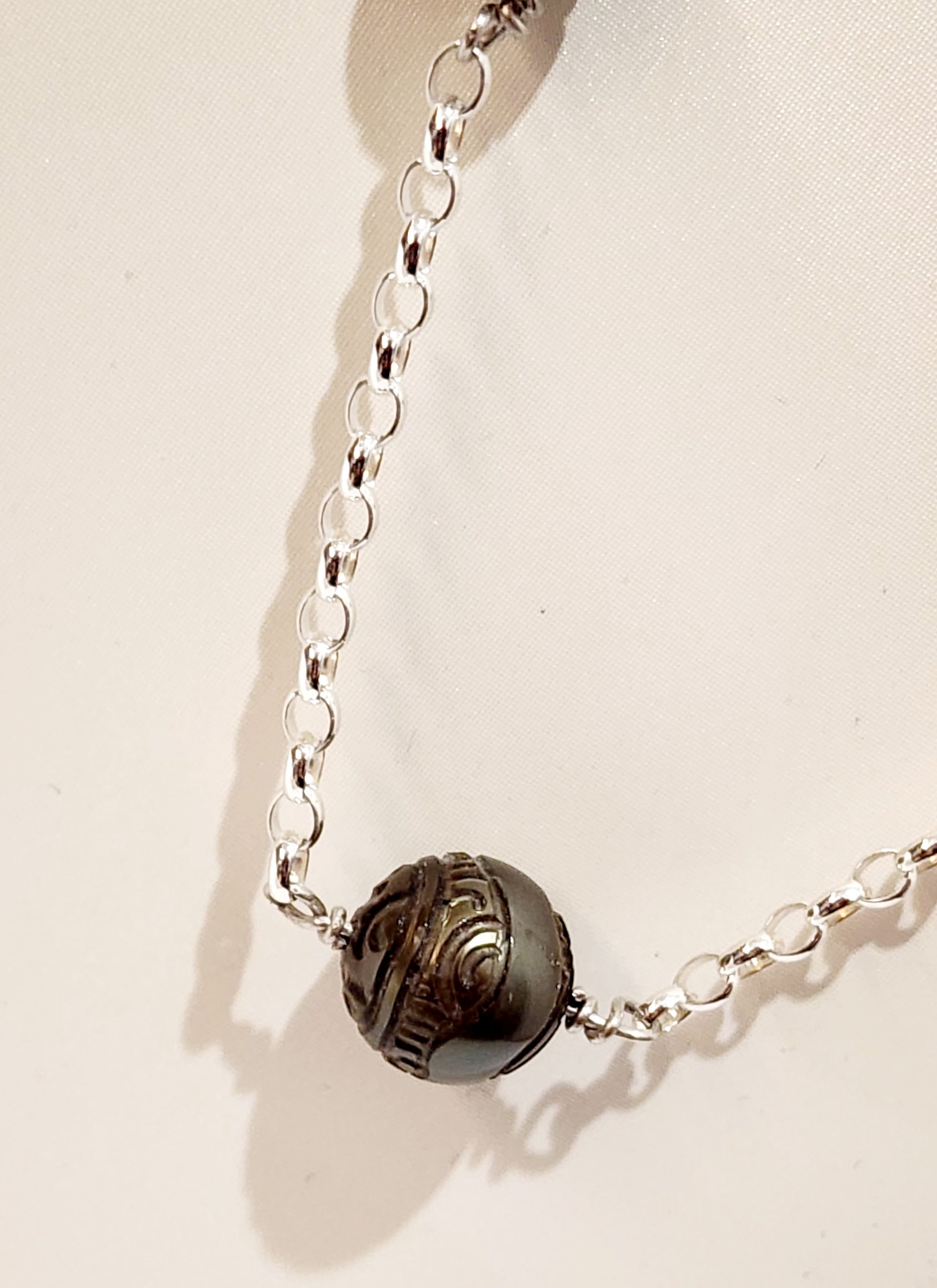 Sterling Silver Oval Belcher Chain with 7x Round Hand Carved Tahitian Black Pearl Pearl Jewellery, Sterling Silver Pearl Jewellery Sterling Silver Oval Belcher Chain with 7x Round Hand Carved Tahitian Black Pearl Pearl Jewellery, Sterling Silver Pearl Jewellery