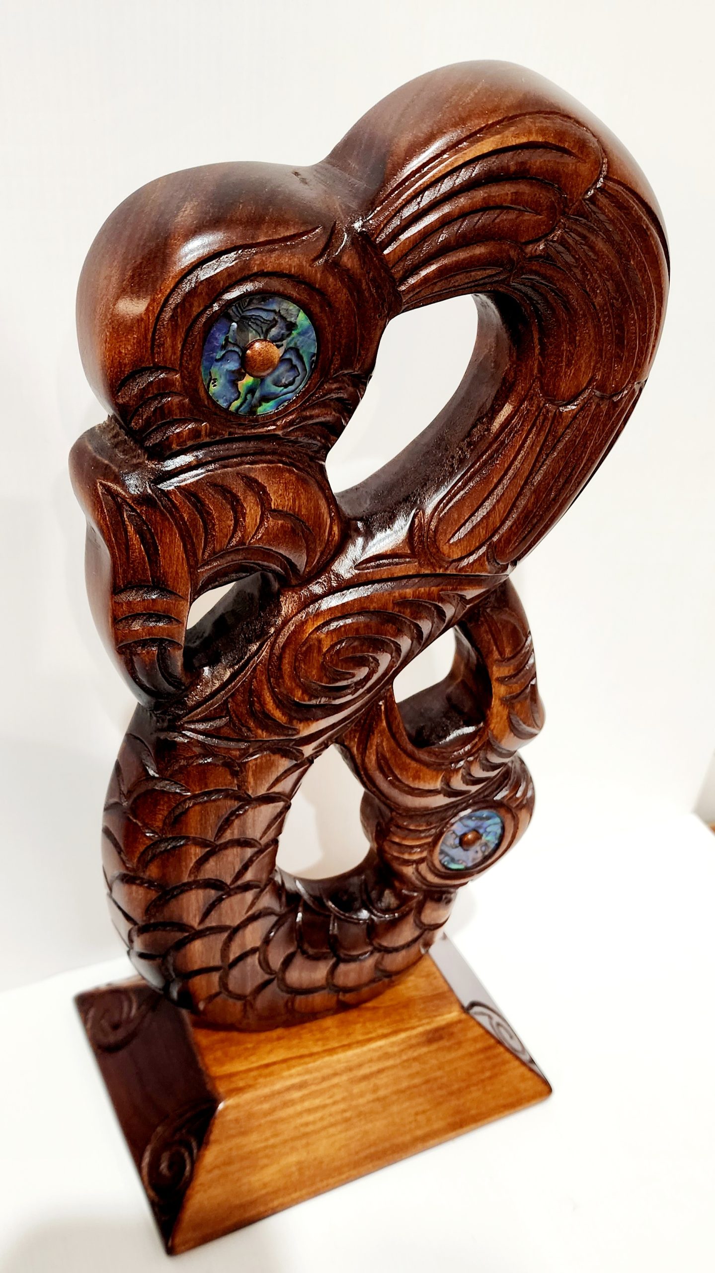 Wooden Carved Large Maori Mania with Paua Shell Eyes Inlay on Stand 21st Keys Wooden Carved Large Maori Mania with Paua Shell Eyes Inlay on Stand 21st Keys