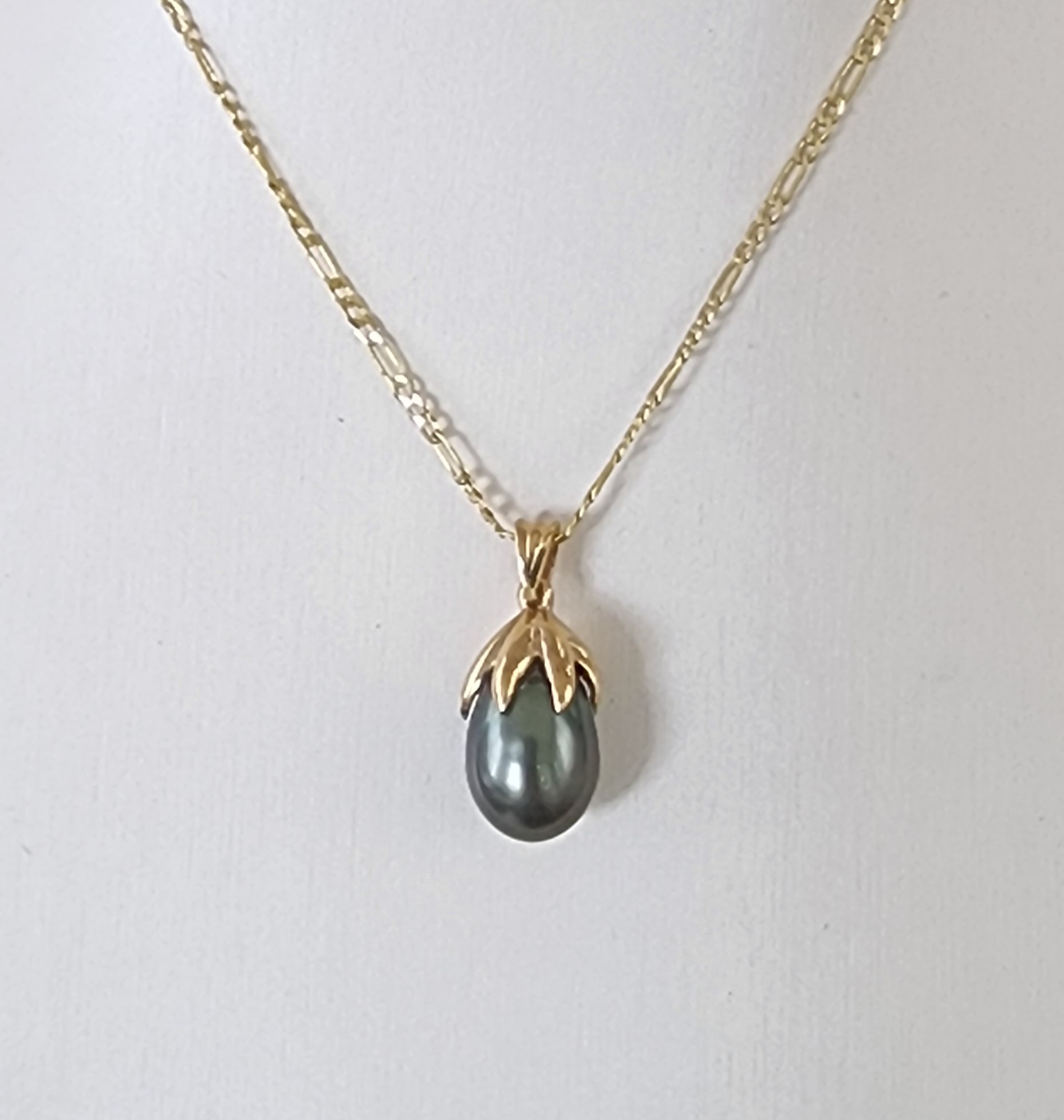 9ct Yellow Gold 6 Claw Set Tahitian Teardrop Black Pearl Pendant 11mm Round Gold Pearl Jewellery, Pearl Jewellery 9ct Yellow Gold 6 Claw Set Tahitian Teardrop Black Pearl Pendant 11mm Round Gold Pearl Jewellery, Pearl Jewellery