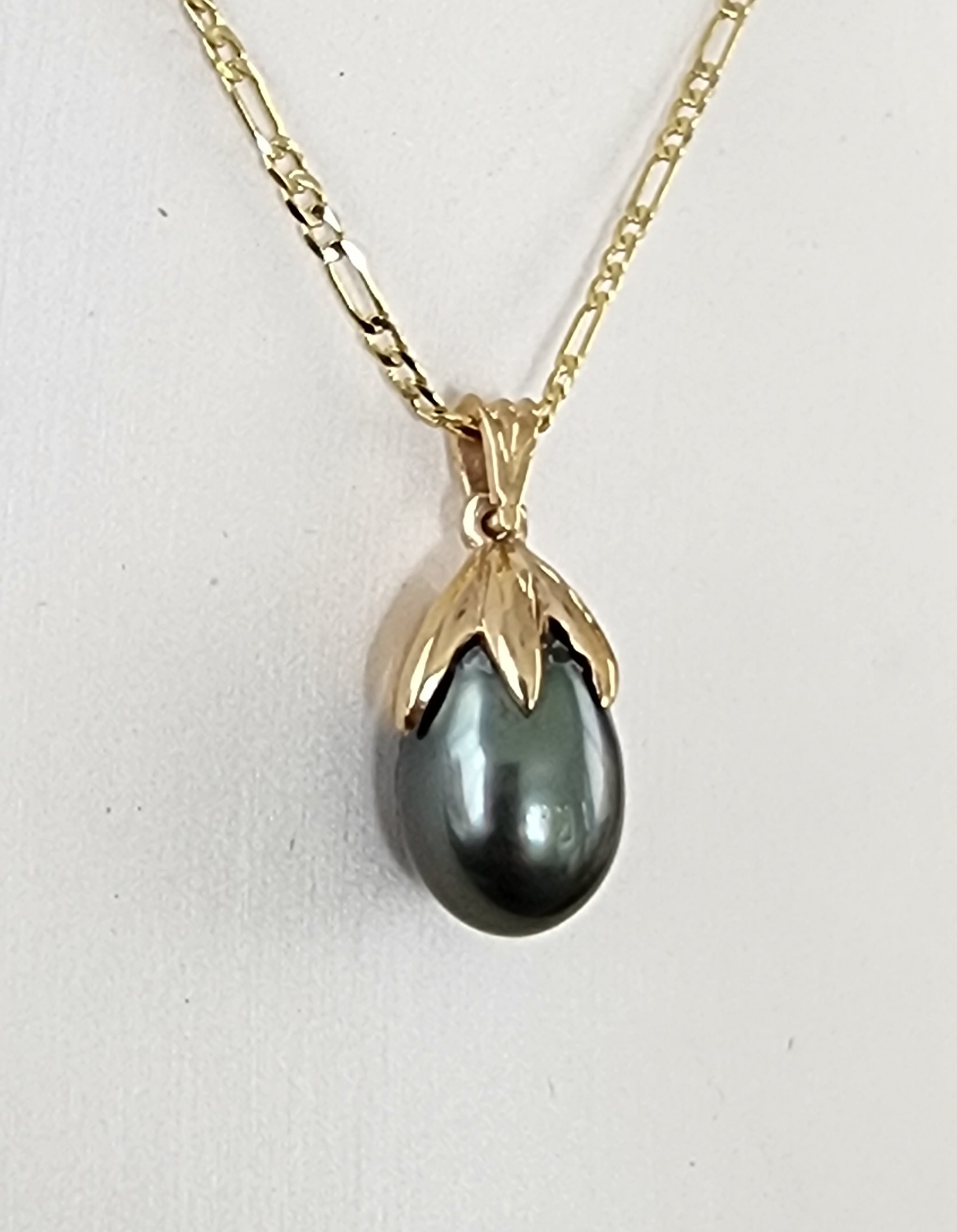 9ct Yellow Gold 6 Claw Set Tahitian Teardrop Black Pearl Pendant 11mm Round Gold Pearl Jewellery, Pearl Jewellery 9ct Yellow Gold 6 Claw Set Tahitian Teardrop Black Pearl Pendant 11mm Round Gold Pearl Jewellery, Pearl Jewellery