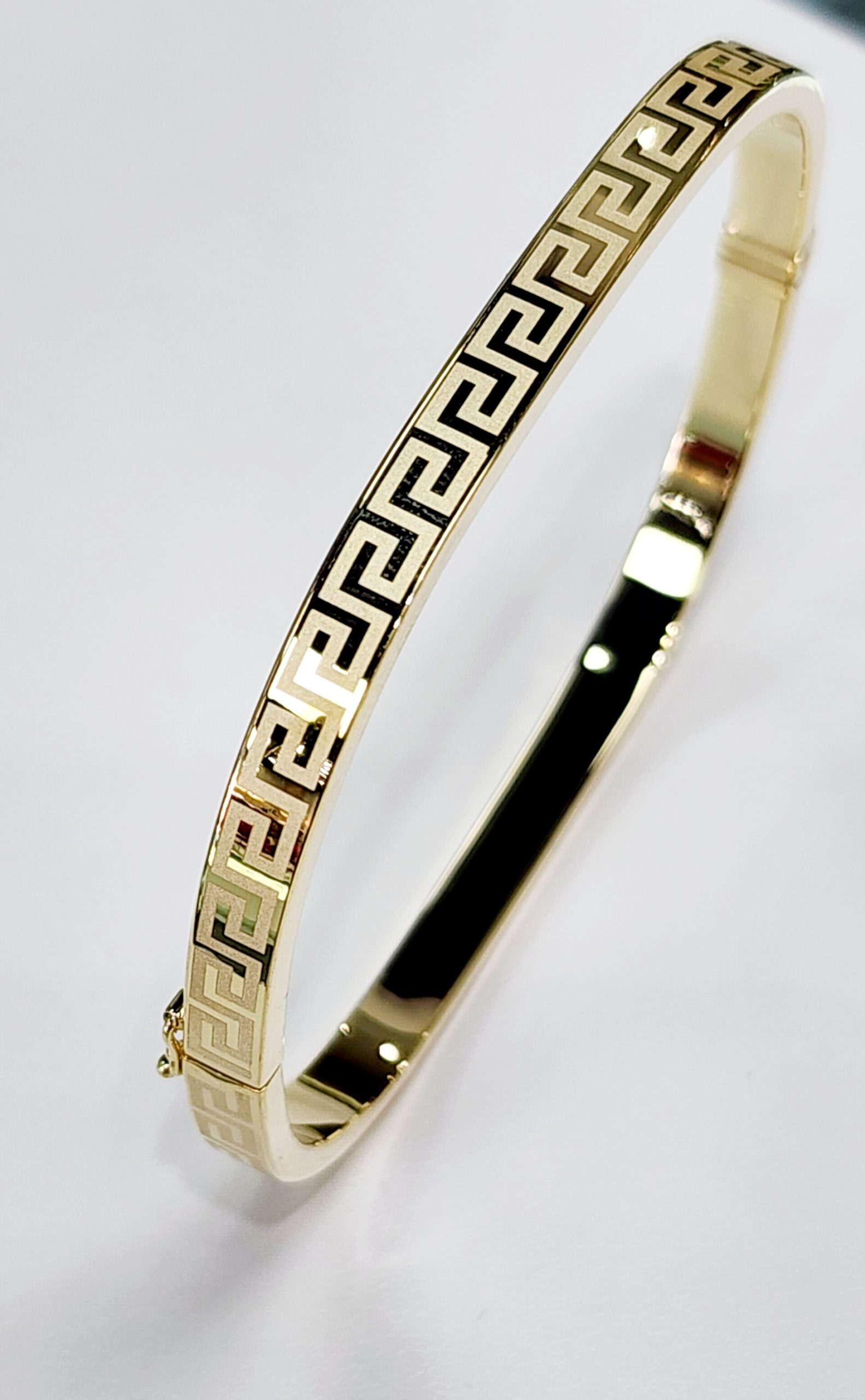 9ct Yellow Gold Polished 5mm Wide Flat Sqaure Greek Key Design Hinged Bangle Gold Chain 9ct Yellow Gold Polished 5mm Wide Flat Sqaure Greek Key Design Hinged Bangle Gold Chain