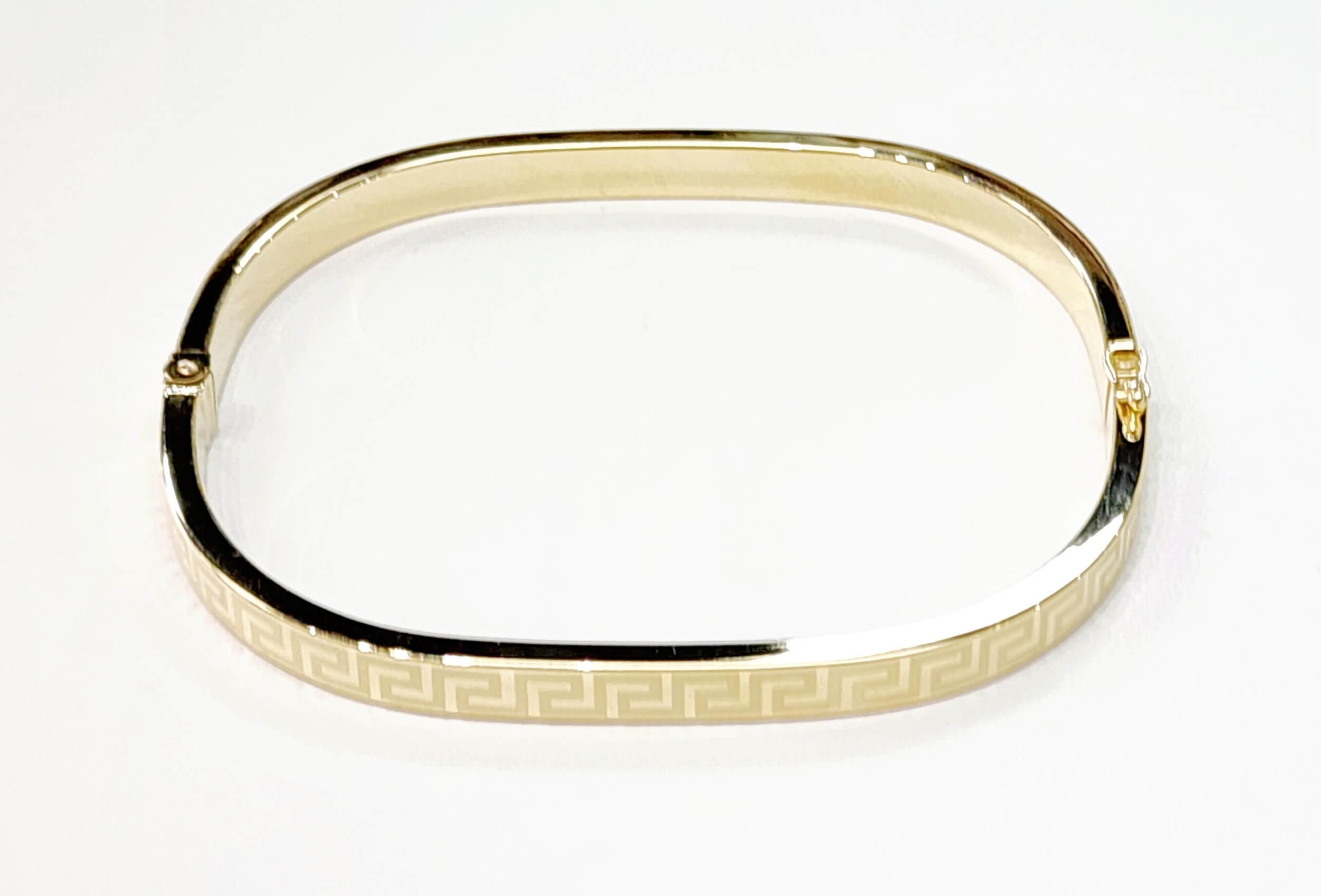 9ct Yellow Gold Polished 5mm Wide Flat Sqaure Greek Key Design Hinged Bangle Gold Chain 9ct Yellow Gold Polished 5mm Wide Flat Sqaure Greek Key Design Hinged Bangle Gold Chain