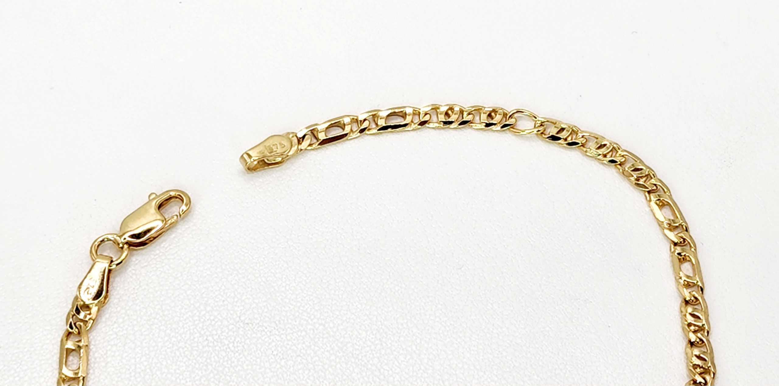 9ct Yellow Gold Anchor Link ID Bracelet 20cm Long Gold Chain 9ct Yellow Gold Anchor Link ID Bracelet 20cm Long Gold Chain