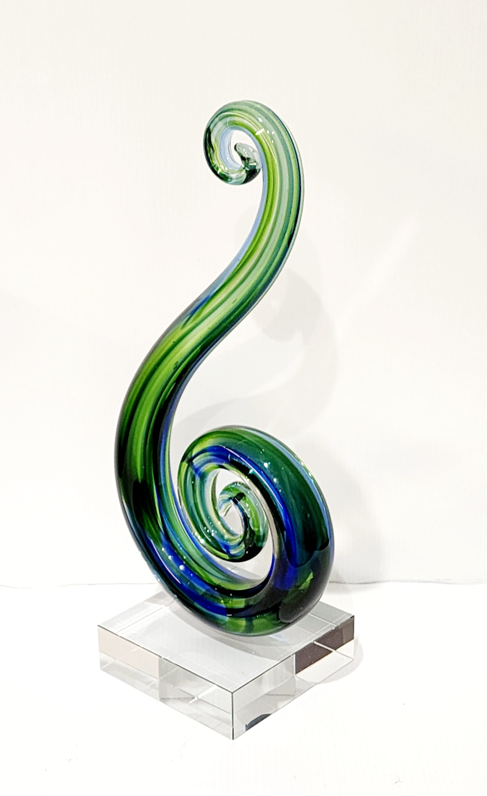 Beautiful Maori Design Double Koru Green & Blue Glass Award / Trophy - 310mm High 21st Keys Beautiful Maori Design Double Koru Green & Blue Glass Award / Trophy - 310mm High 21st Keys
