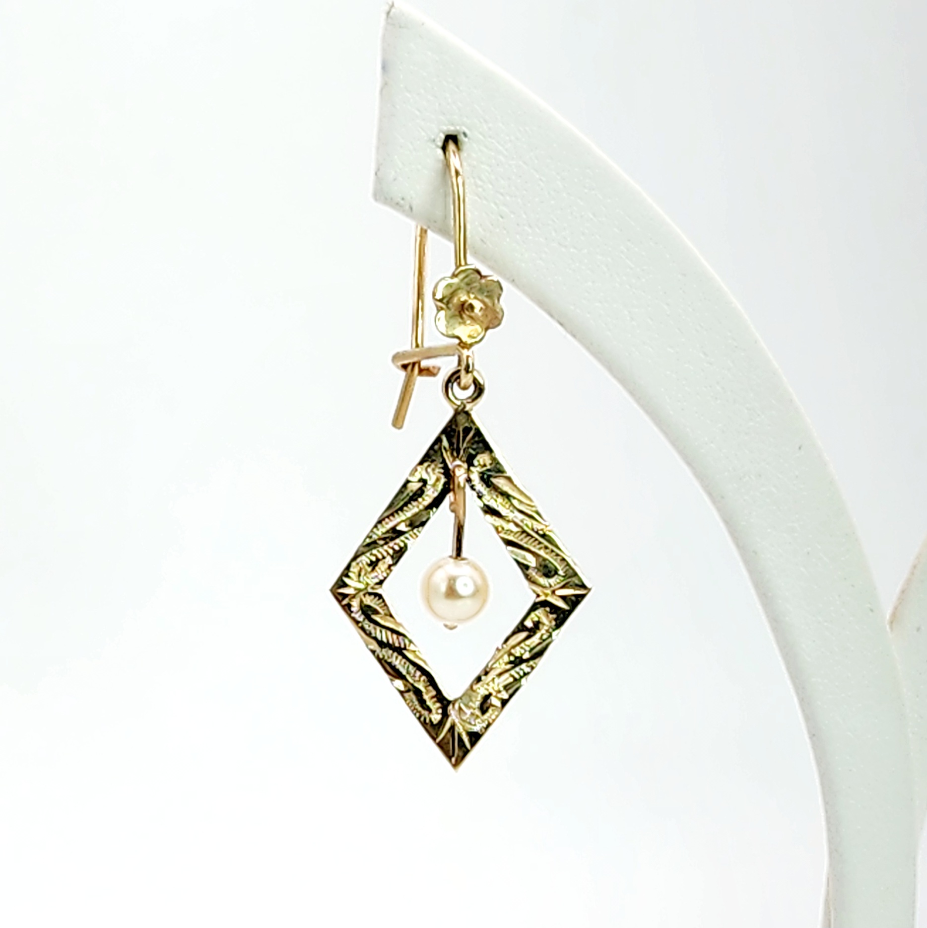 9ct Yellow Gold PEPE Pearl Diamond Shaped Safety Hook Earrings Gold Pearl Jewellery, Pearl Jewellery 9ct Yellow Gold PEPE Pearl Diamond Shaped Safety Hook Earrings Gold Pearl Jewellery, Pearl Jewellery