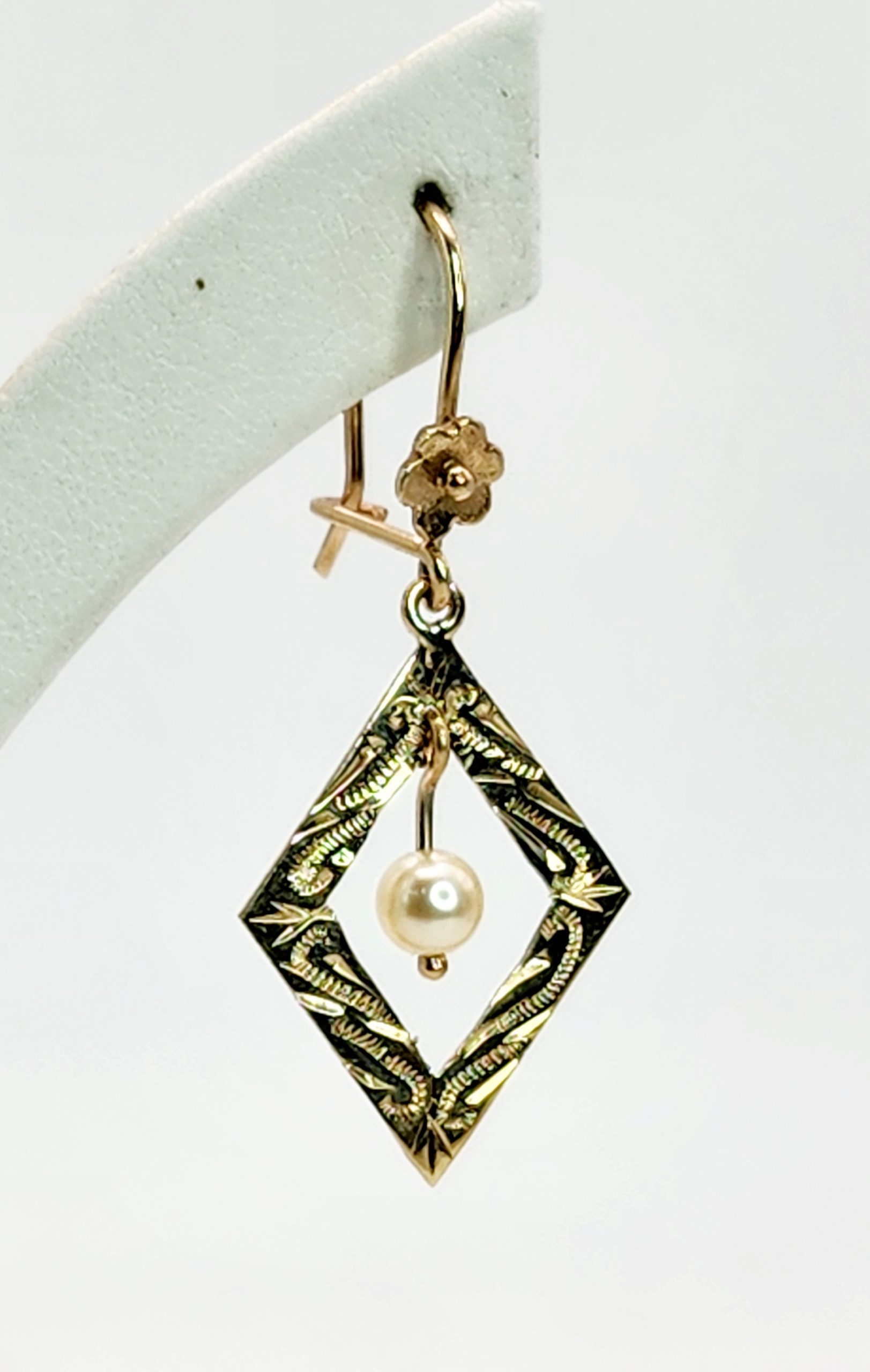 9ct Yellow Gold PEPE Pearl Diamond Shaped Safety Hook Earrings Gold Pearl Jewellery, Pearl Jewellery 9ct Yellow Gold PEPE Pearl Diamond Shaped Safety Hook Earrings Gold Pearl Jewellery, Pearl Jewellery