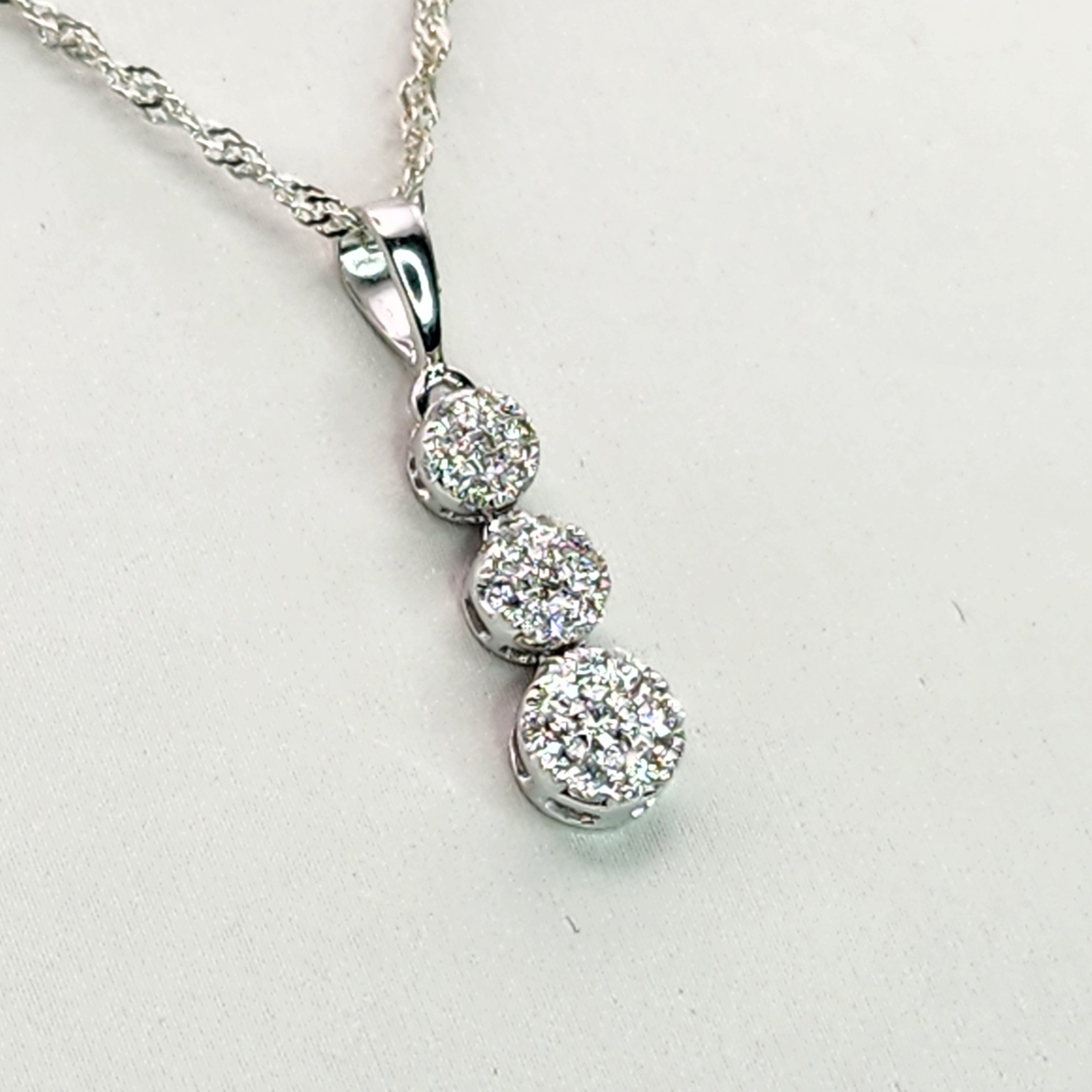 9ct White Gold Brilliant Cut 0.25ct Diamond Cluster Drop Pendant Gold Pendants 