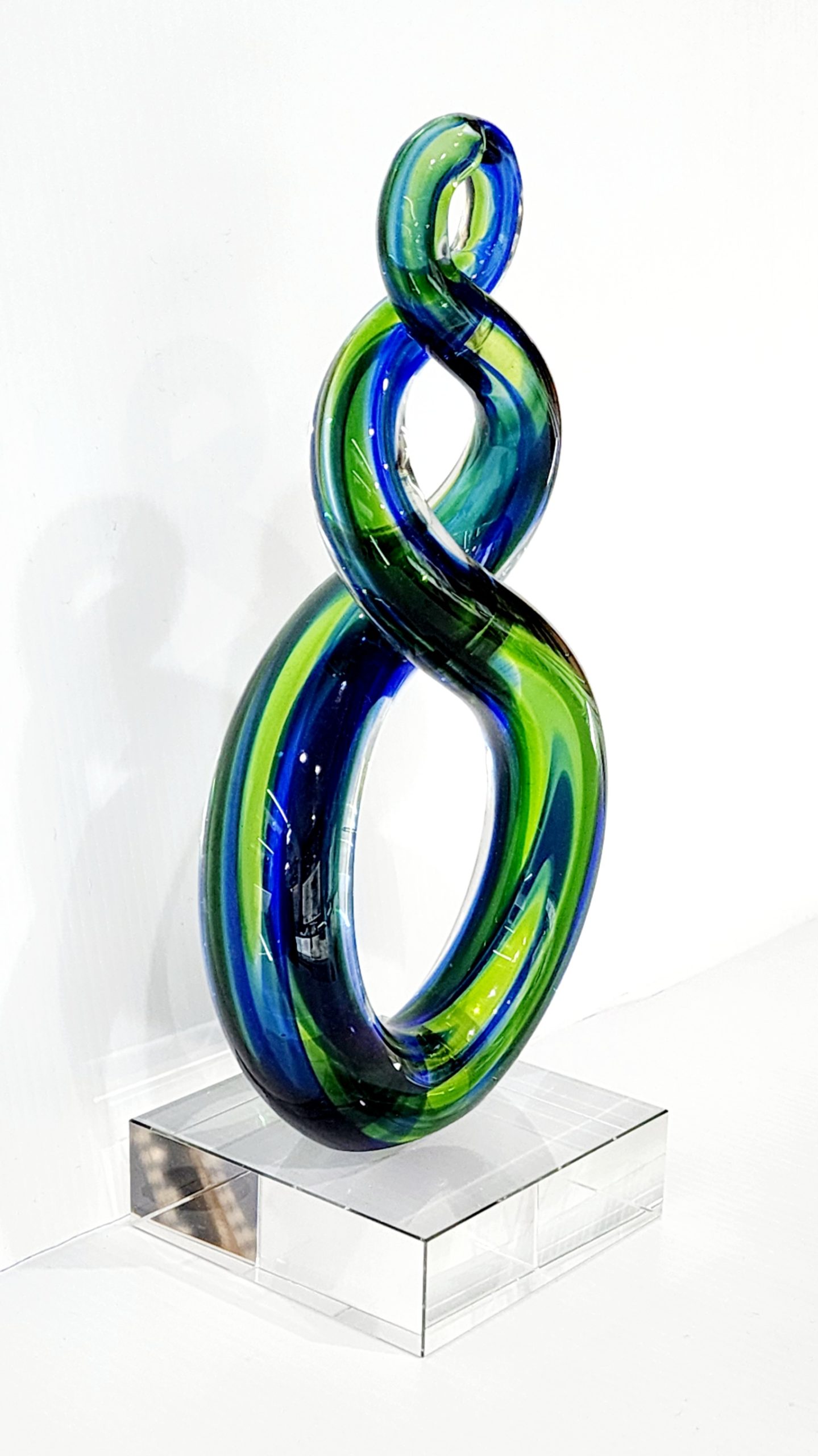 Beautiful Maori Design Double Twist Green & Blue Glass Award / Trophy - 250mm High 21st Keys Beautiful Maori Design Double Twist Green & Blue Glass Award / Trophy - 250mm High 21st Keys