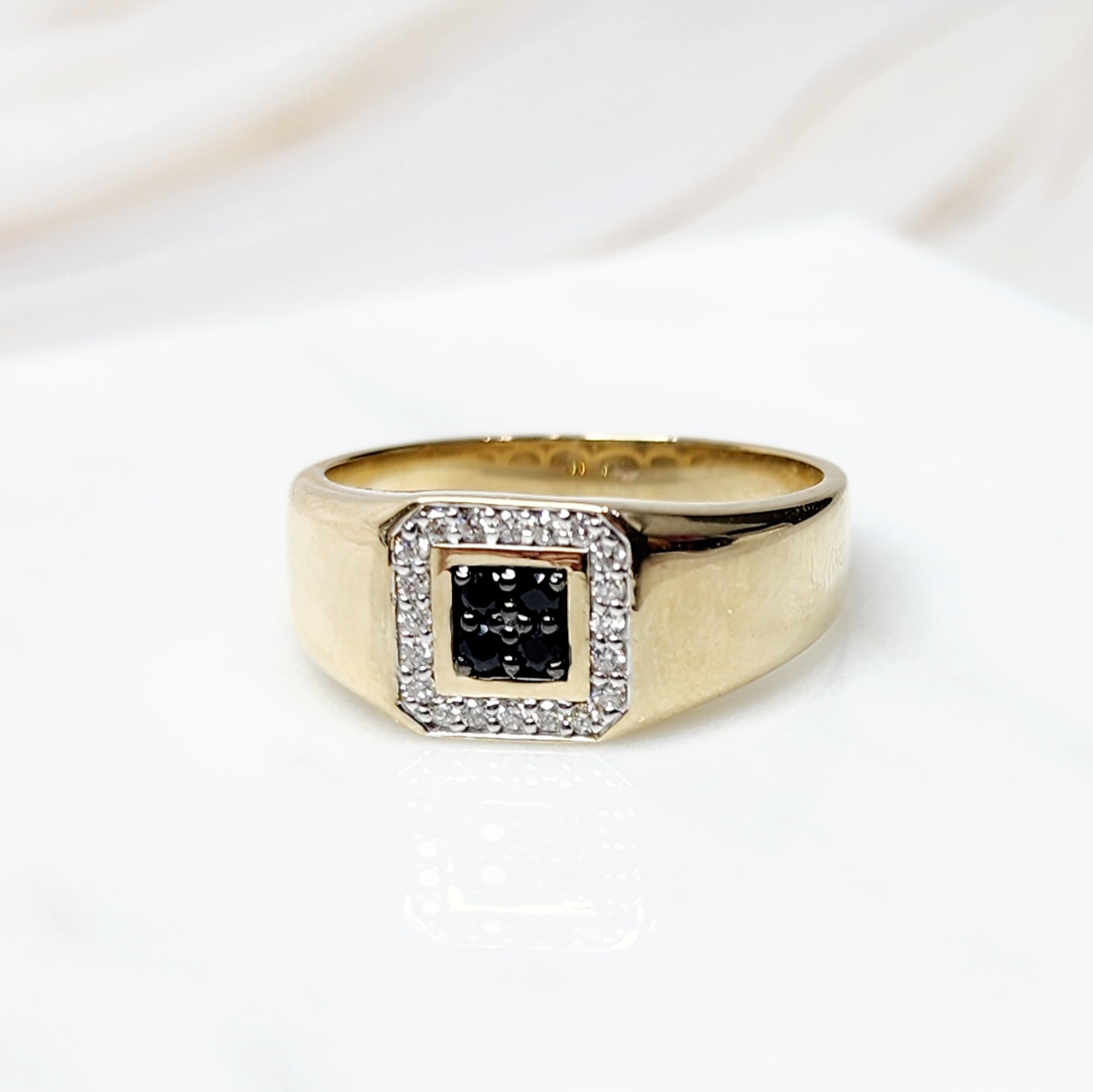 9ct Yellow Gold 0.25ct Diamond with Black Sapphire Gents Cluster Wedding / Dress Ring Gold Rings, Men's Gold Rings 9ct Yellow Gold 0.25ct Diamond with Black Sapphire Gents Cluster Wedding / Dress Ring Gold Rings, Men's Gold Rings
