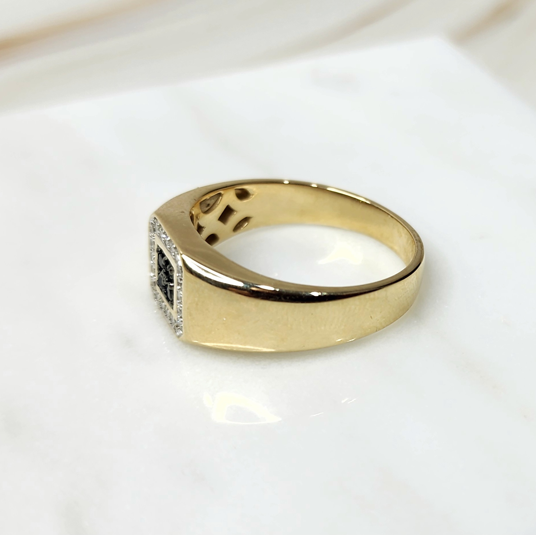 9ct Yellow Gold 0.25ct Diamond with Black Sapphire Gents Cluster Wedding / Dress Ring Gold Rings, Men's Gold Rings 9ct Yellow Gold 0.25ct Diamond with Black Sapphire Gents Cluster Wedding / Dress Ring Gold Rings, Men's Gold Rings