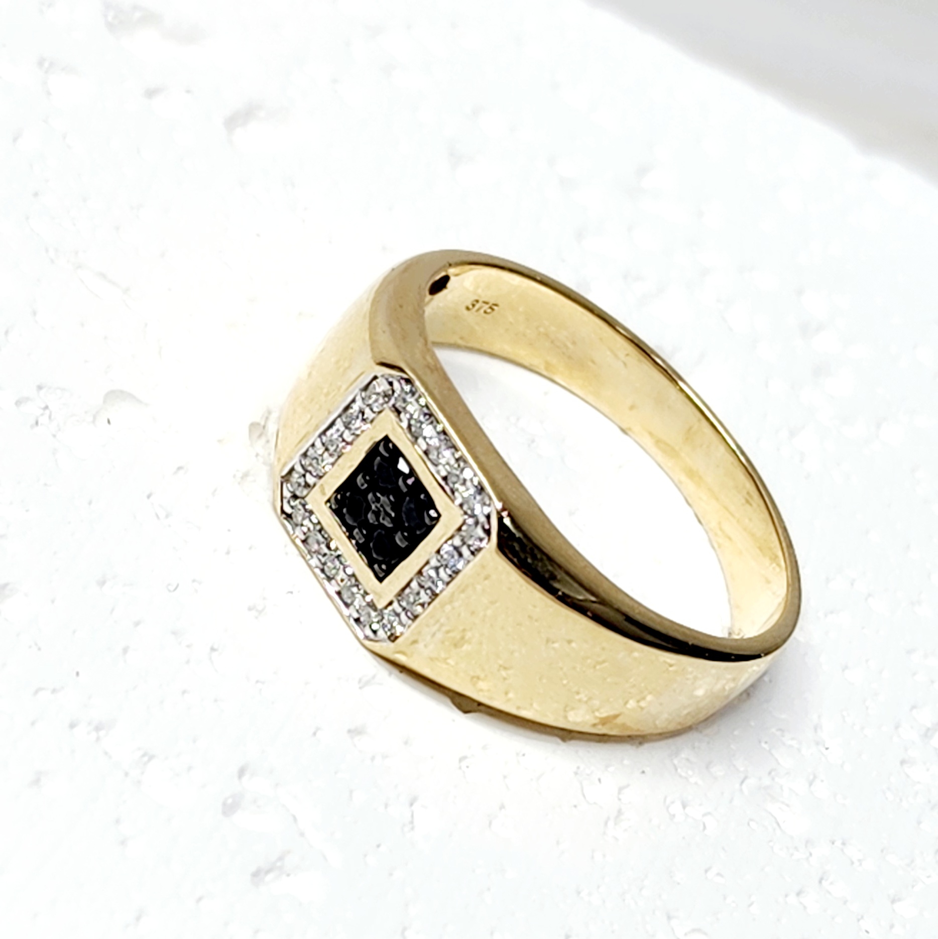 9ct Yellow Gold 0.25ct Diamond with Black Sapphire Gents Cluster Wedding / Dress Ring Gold Rings, Men's Gold Rings 9ct Yellow Gold 0.25ct Diamond with Black Sapphire Gents Cluster Wedding / Dress Ring Gold Rings, Men's Gold Rings