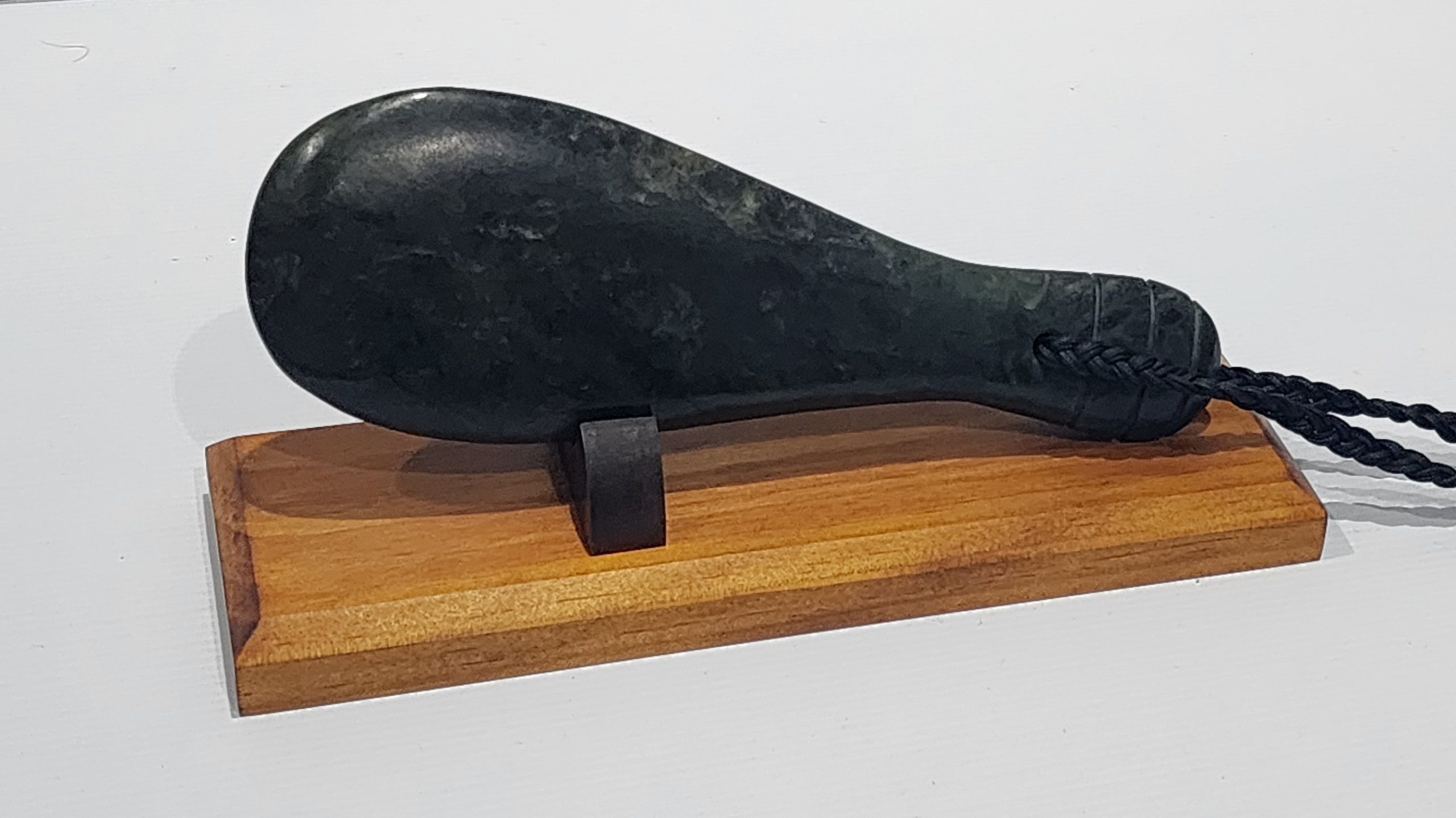 New Zealand Greenstone / Pounamu Mere (245mm Long) with Stand Greenstone?Jewellery 