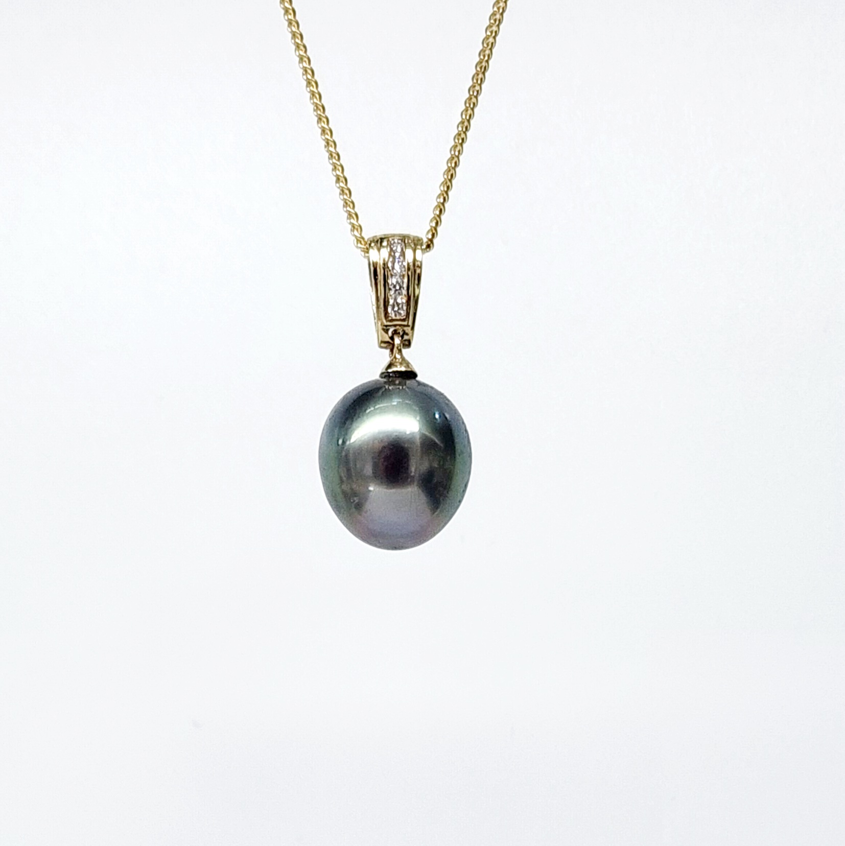9ct Yellow Gold 10.5-11.0mm Teardrop Tahitian Black Pearl with Diamond Setting Bale Cap Pendant 9ct Yellow Gold 10.5-11.0mm Teardrop Tahitian Black Pearl with Diamond Setting Bale Cap Pendant