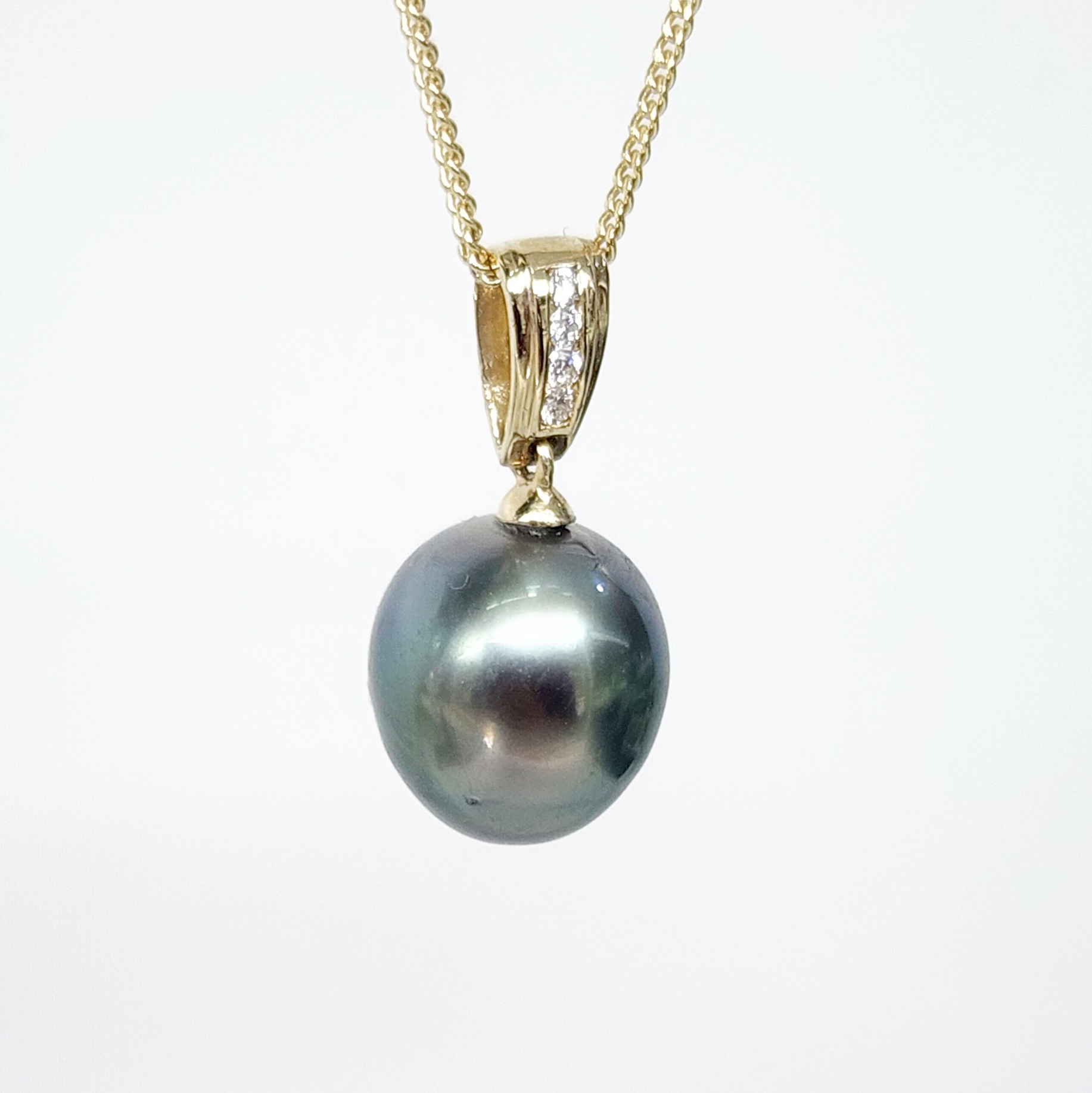 9ct Yellow Gold 10.5-11.0mm Teardrop Tahitian Black Pearl with Diamond Setting Bale Cap Pendant 9ct Yellow Gold 10.5-11.0mm Teardrop Tahitian Black Pearl with Diamond Setting Bale Cap Pendant
