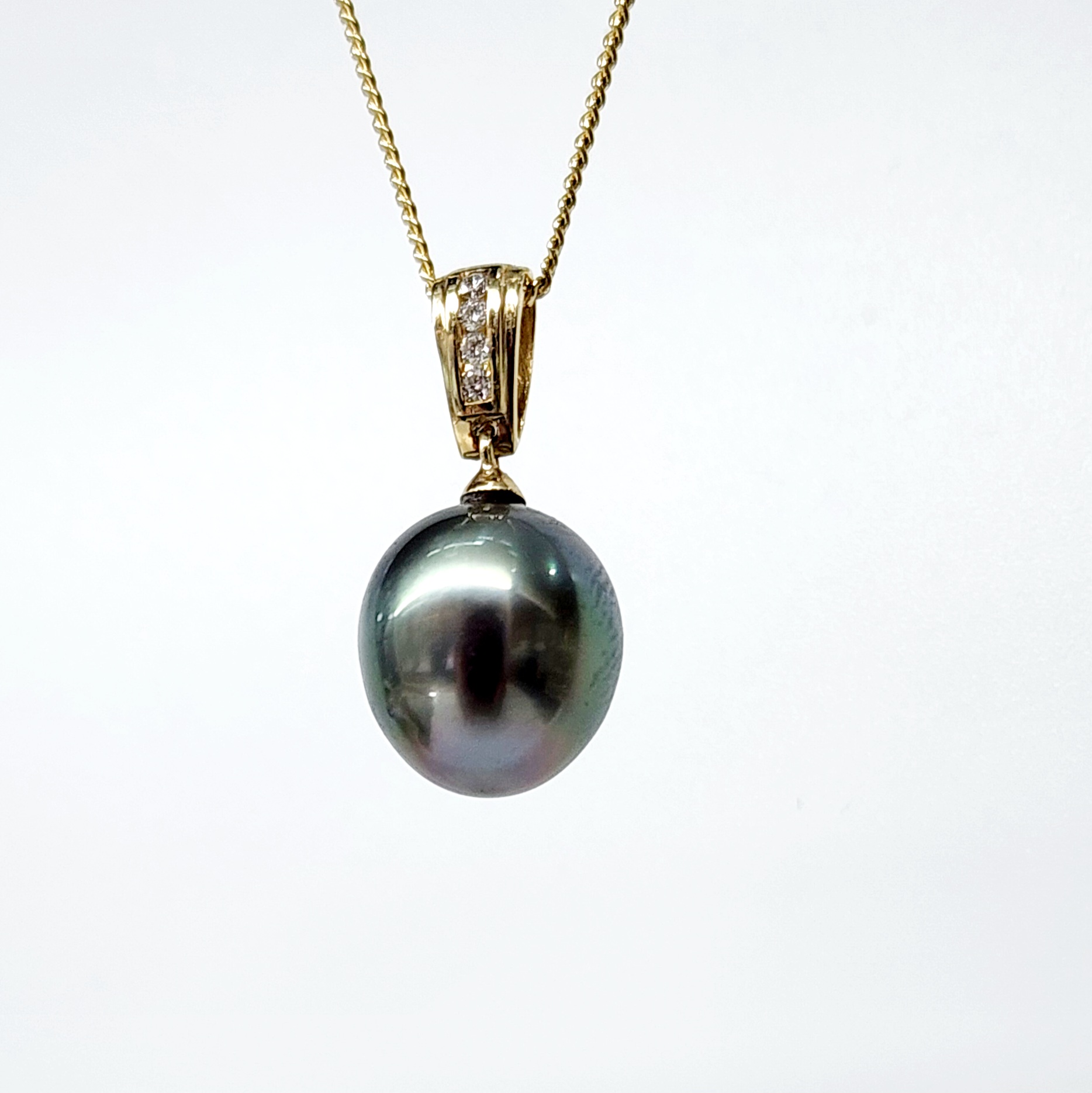 9ct Yellow Gold 10.5-11.0mm Teardrop Tahitian Black Pearl with Diamond Setting Bale Cap Pendant 9ct Yellow Gold 10.5-11.0mm Teardrop Tahitian Black Pearl with Diamond Setting Bale Cap Pendant