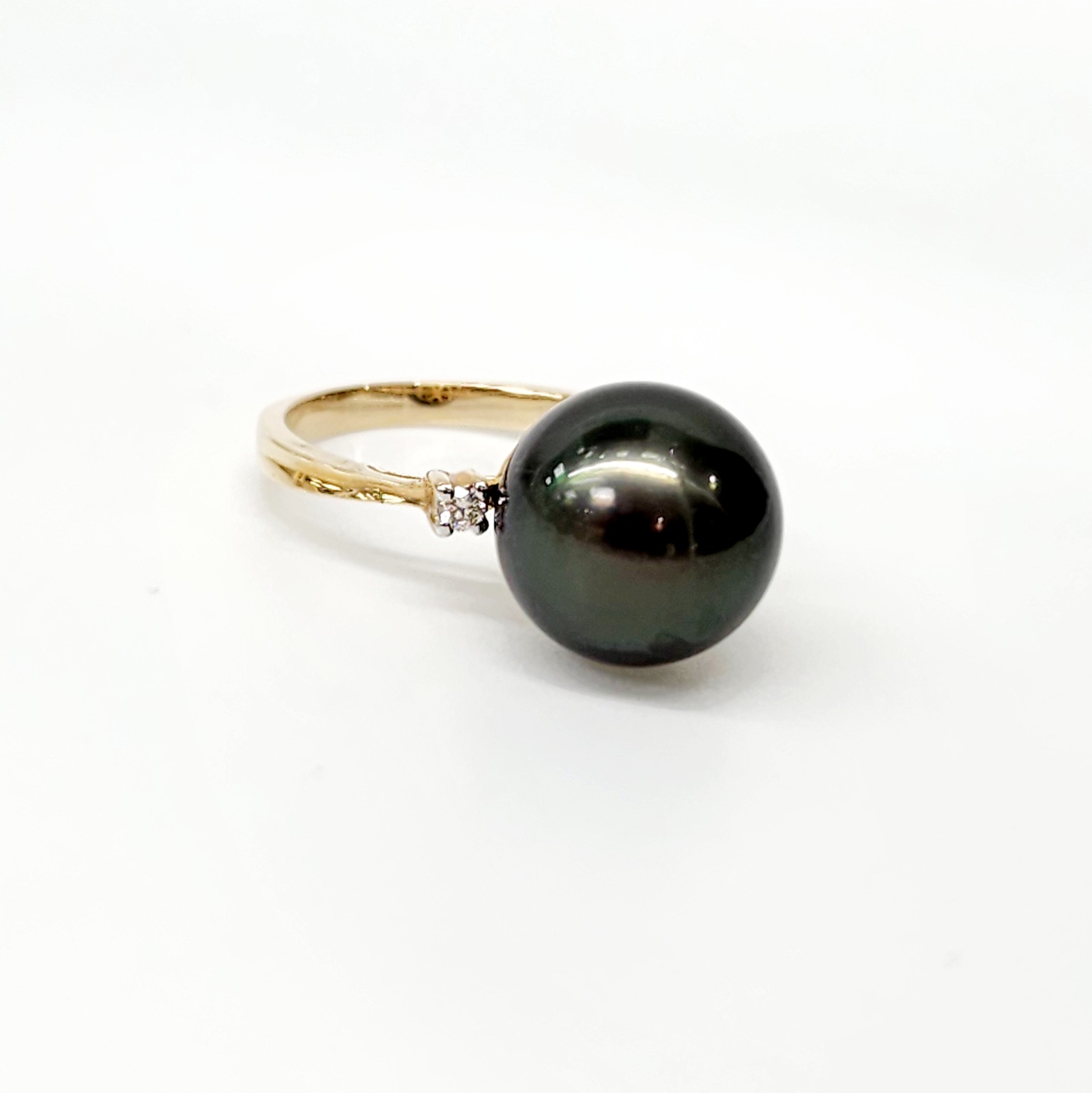 9ct Yellow Gold 13mm Tahitian Black Pearl Ring with Diamond Setting Sterling Silver Rings 9ct Yellow Gold 13mm Tahitian Black Pearl Ring with Diamond Setting Sterling Silver Rings