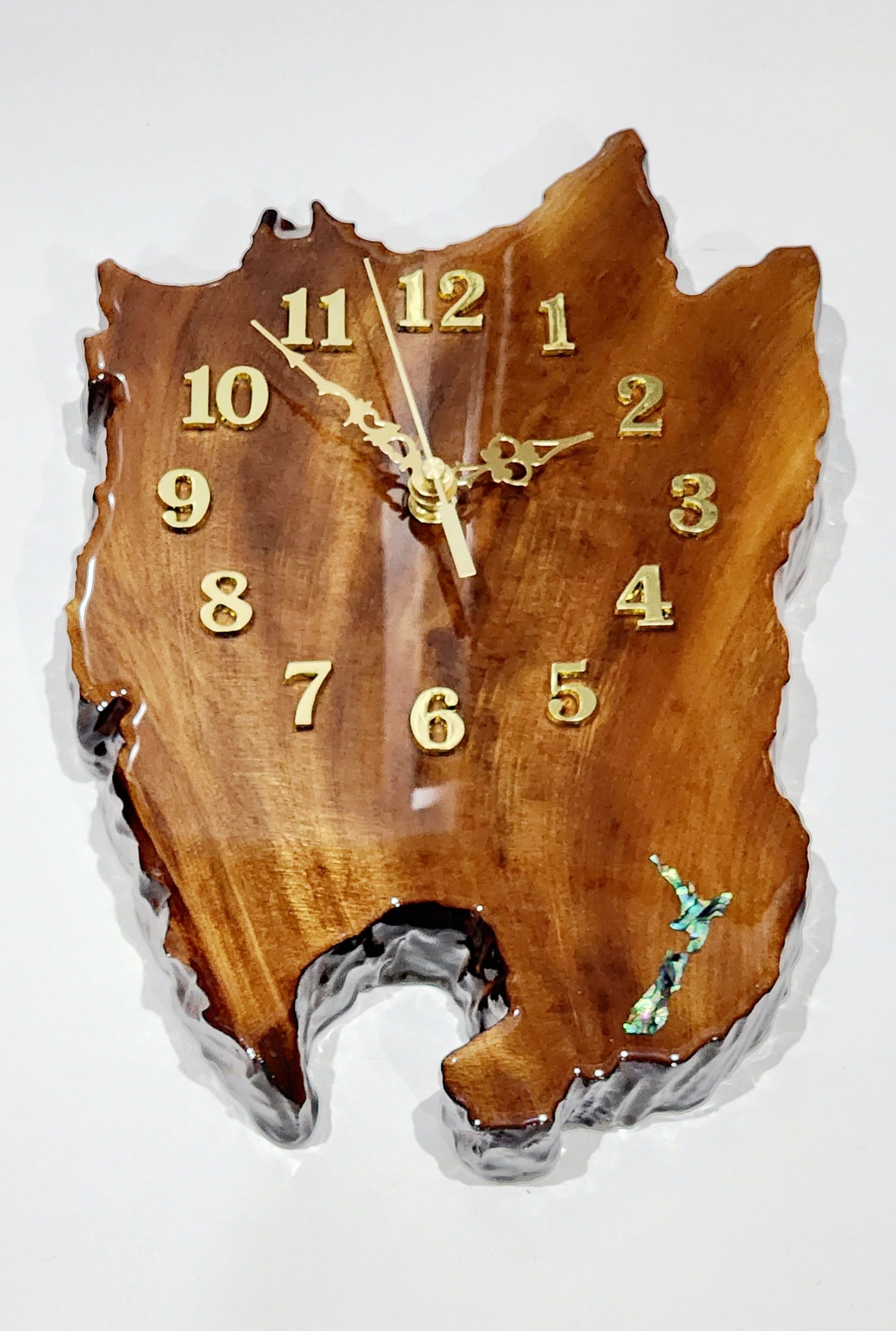 New Zealand Swamp Kauri Wall Clock with NZ Map Paua Shell Inlay - KC-RBR 21ST MIRROR KEYS New Zealand Swamp Kauri Wall Clock with NZ Map Paua Shell Inlay - KC-RBR 21ST MIRROR KEYS