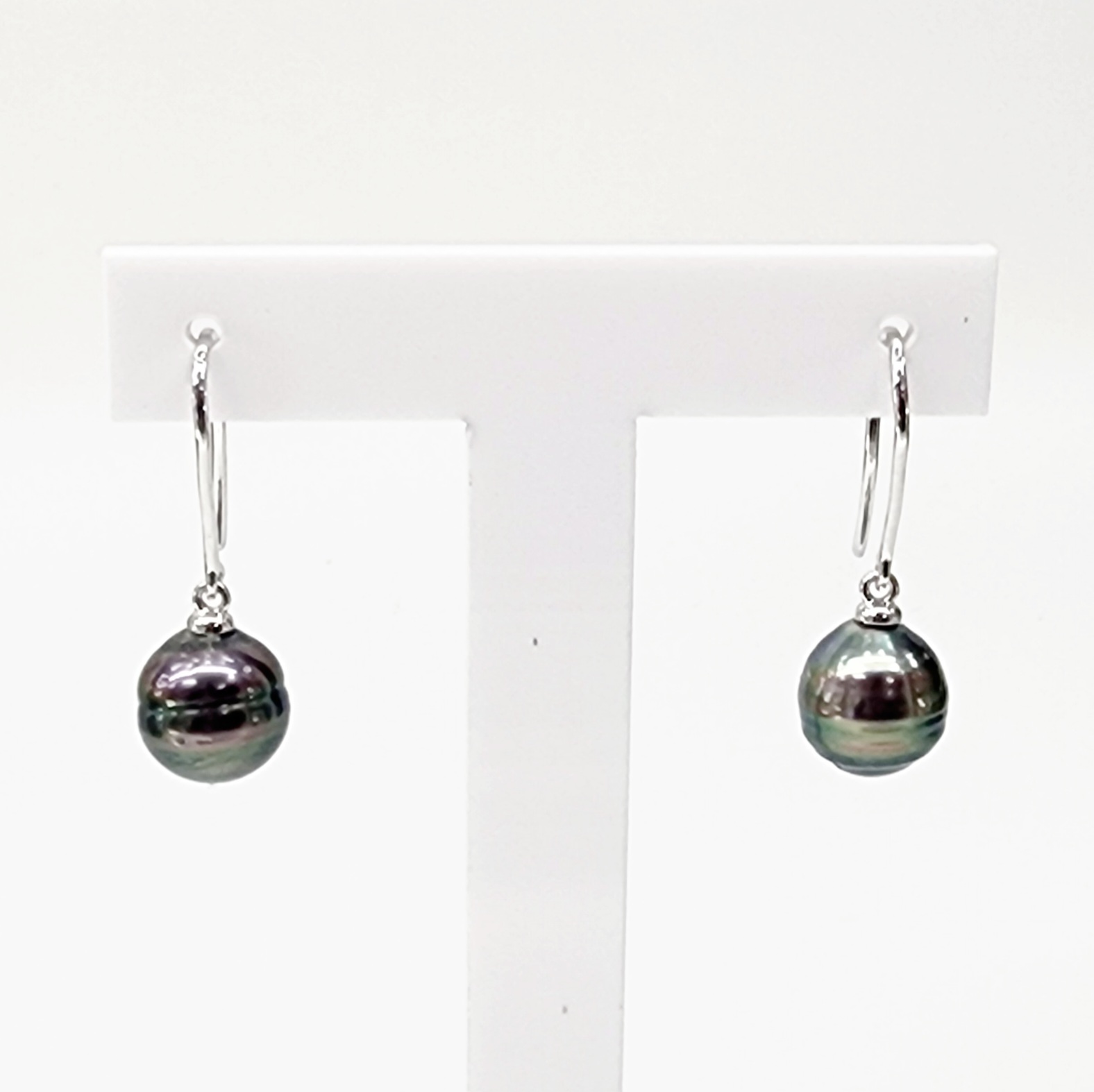 Sterling Silver 8.5mm Round Tahitian Black Pearl Hook Earrings - NJ0099 Greenstone?Jewellery Sterling Silver 8.5mm Round Tahitian Black Pearl Hook Earrings - NJ0099 Greenstone?Jewellery