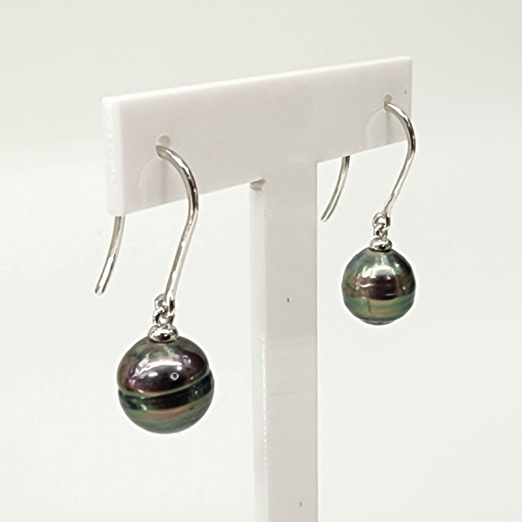 Sterling Silver 8.5mm Round Tahitian Black Pearl Hook Earrings - NJ0099 Greenstone?Jewellery Sterling Silver 8.5mm Round Tahitian Black Pearl Hook Earrings - NJ0099 Greenstone?Jewellery