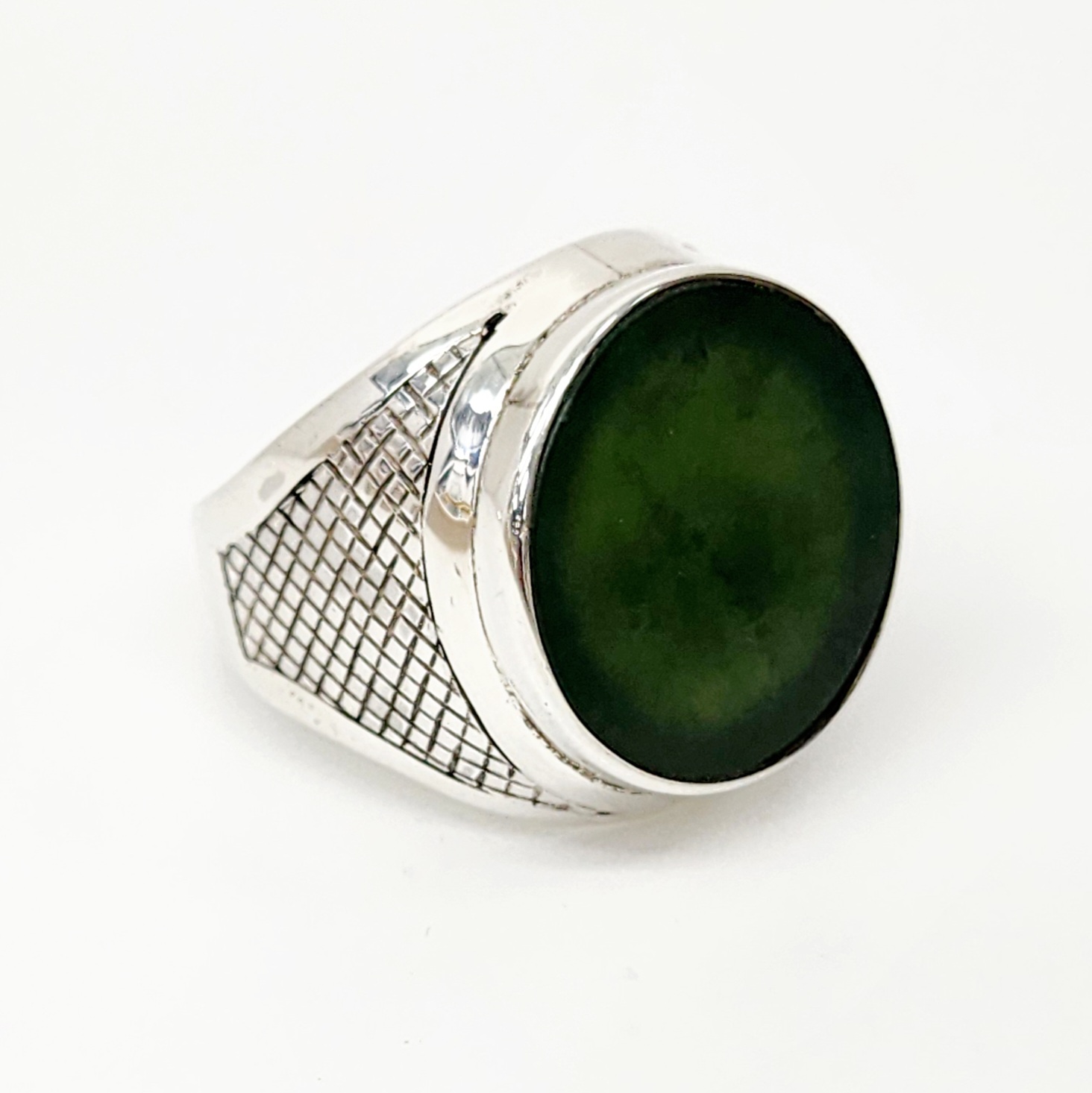 Sterling Silver Gents Ring with 20mm Round NZ Greenstone Disk Insert Greenstone?Jewellery Sterling Silver Gents Ring with 20mm Round NZ Greenstone Disk Insert Greenstone?Jewellery