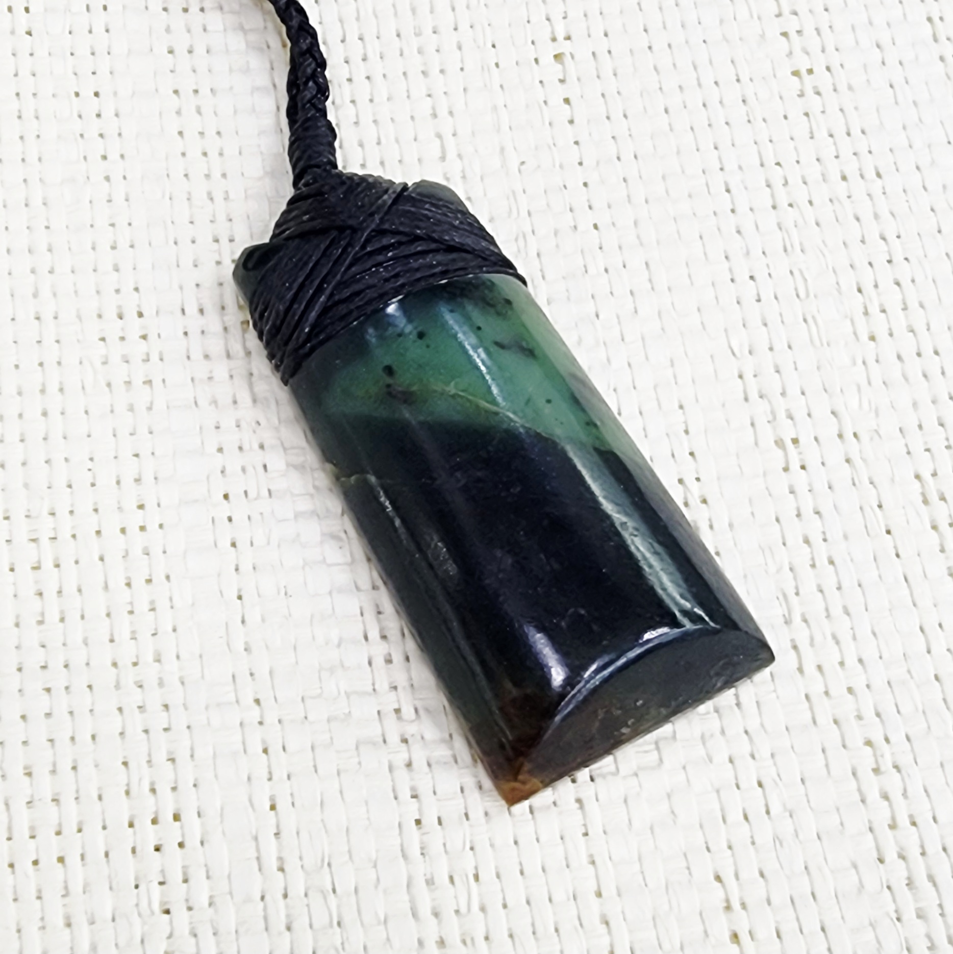 New Zealand Pounamu Classic Bounded Toki Necklace - DWDLO1 Greenstone?Jewellery 