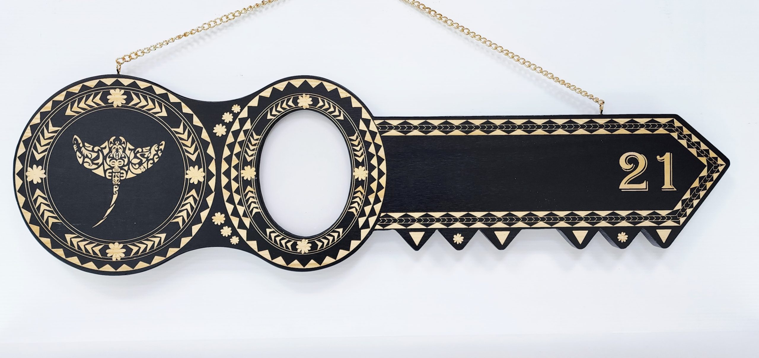 Island Design Wooden Birthday Key with "Stingray" & "21" Laser Engraved  – SJ22529BLK 21st Keys 