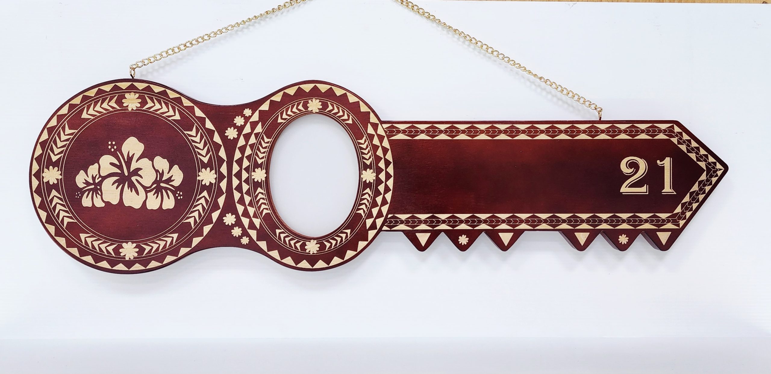 Island Design Wooden Birthday Key with Three Hibiscus Flowers & "21" Laser Engraved  – SJ2510DB 21st Keys 