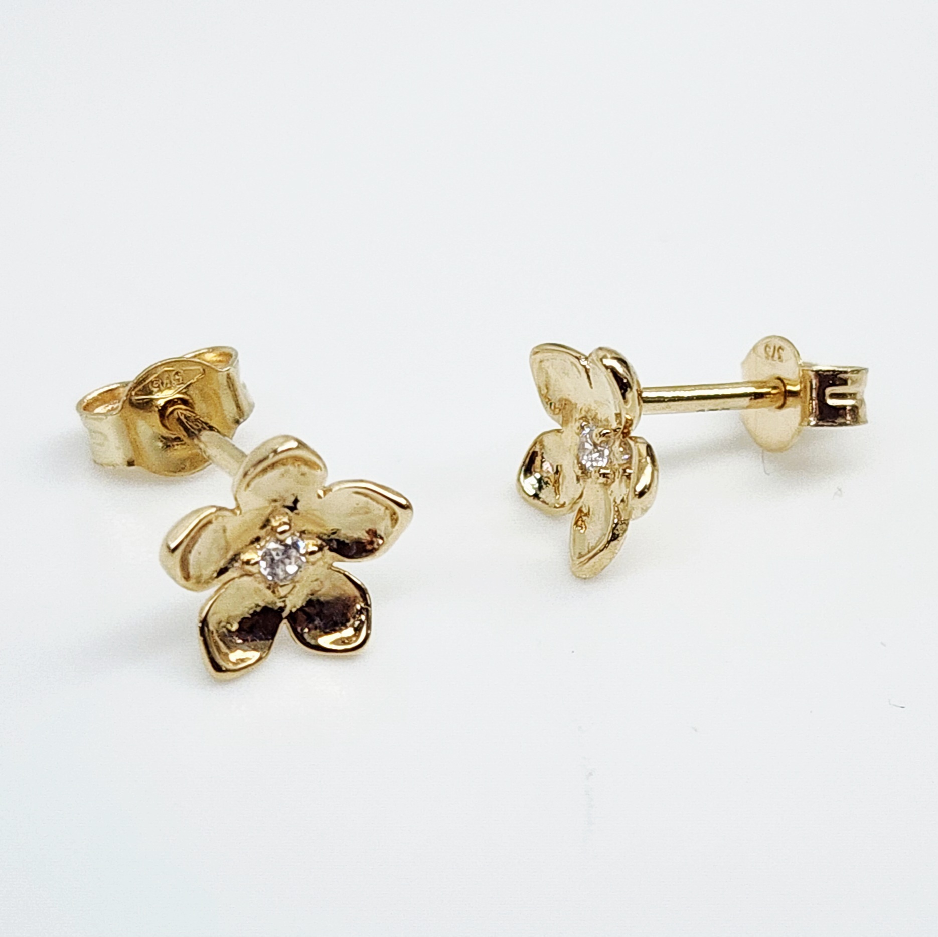 9ct Yellow Gold 7.5mm Flower Stud Earrings with CZ Centre - 5ER0802 Seiko 