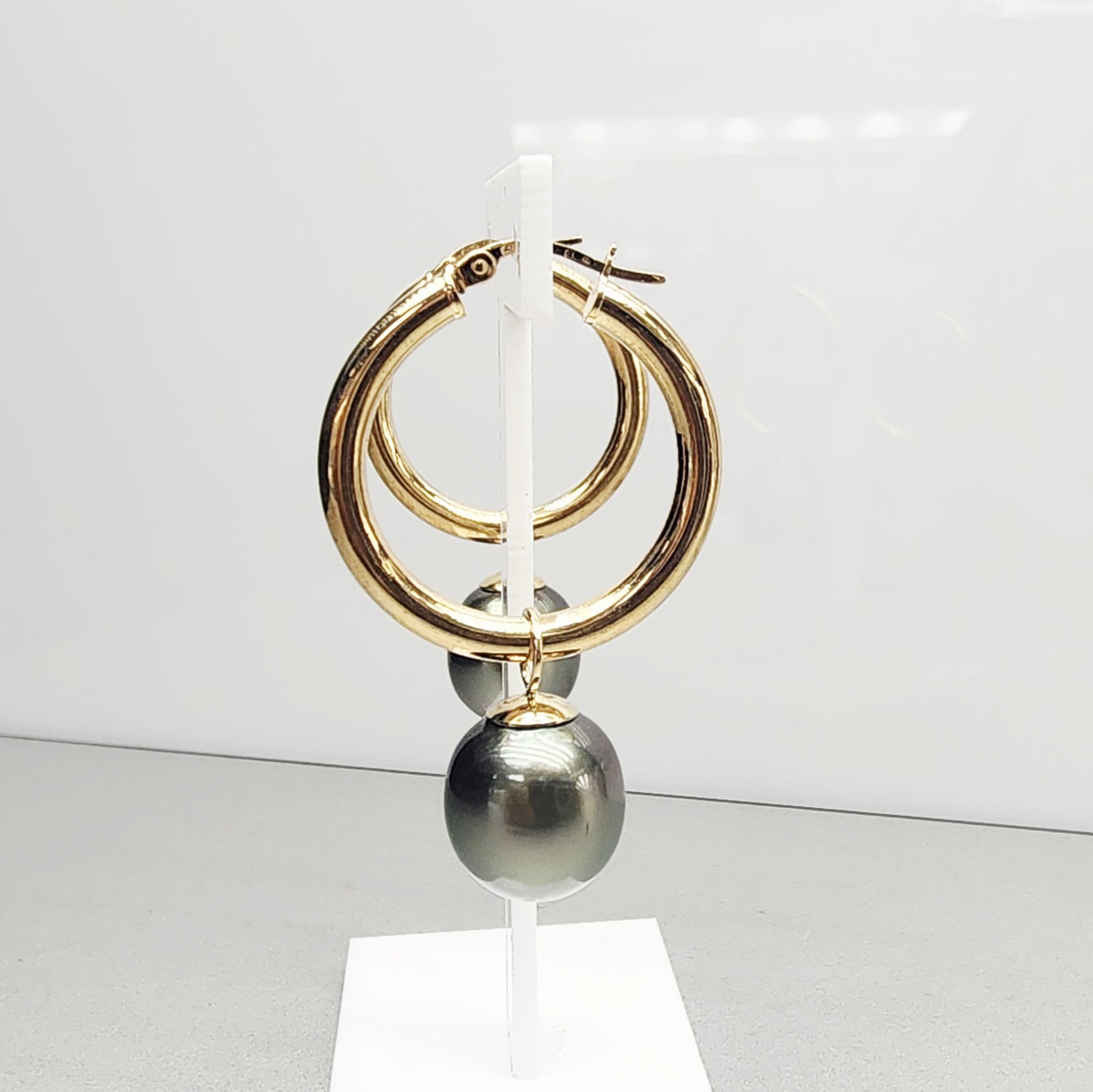 9ct Yellow Gold Tahitian Black Pearl Hoop Earrings 11.5–12.0mm Peacock Pearls - 9CTPPZ 9ct Yellow Gold Tahitian Black Pearl Hoop Earrings 11.5–12.0mm Peacock Pearls - 9CTPPZ