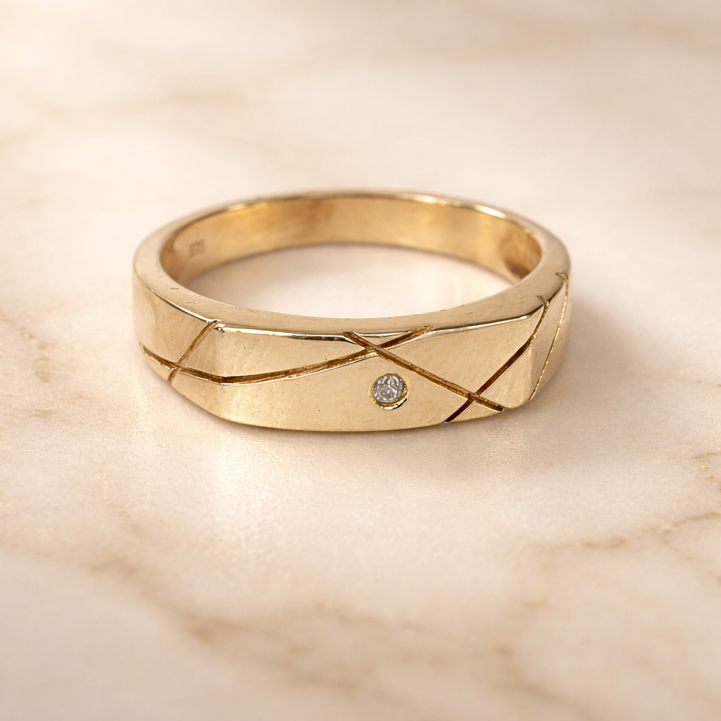 9ct Yellow Gold Gents Ring with Round Cut CZ – 5.60mm Engraved Pattern Band - 9CTD4333 Gold Earrings 