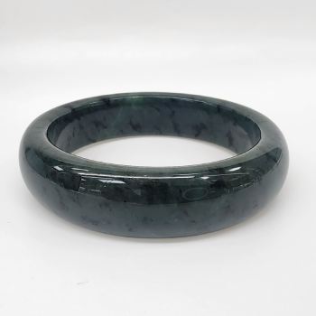 New Zealand Greenstone (Pounamu) Bangle – 65mm – 18mm Wide Half Round Polished - BANWDOZ-65 Greenstone?Jewellery 