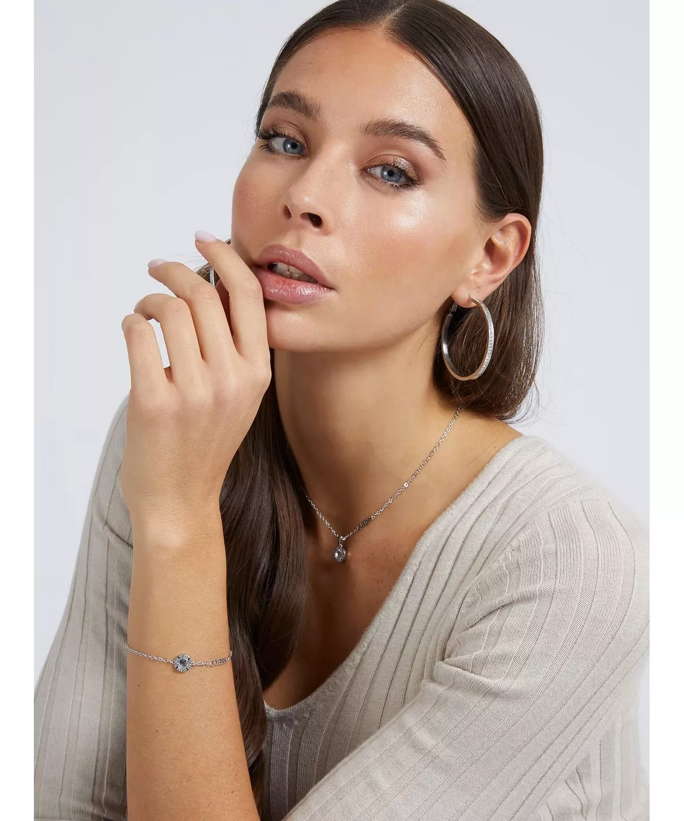 GUESS Color My Day Crystal Hoop Earrings Silver – JUBE02247JWRHT GUESS Color My Day Crystal Hoop Earrings Silver – JUBE02247JWRHT