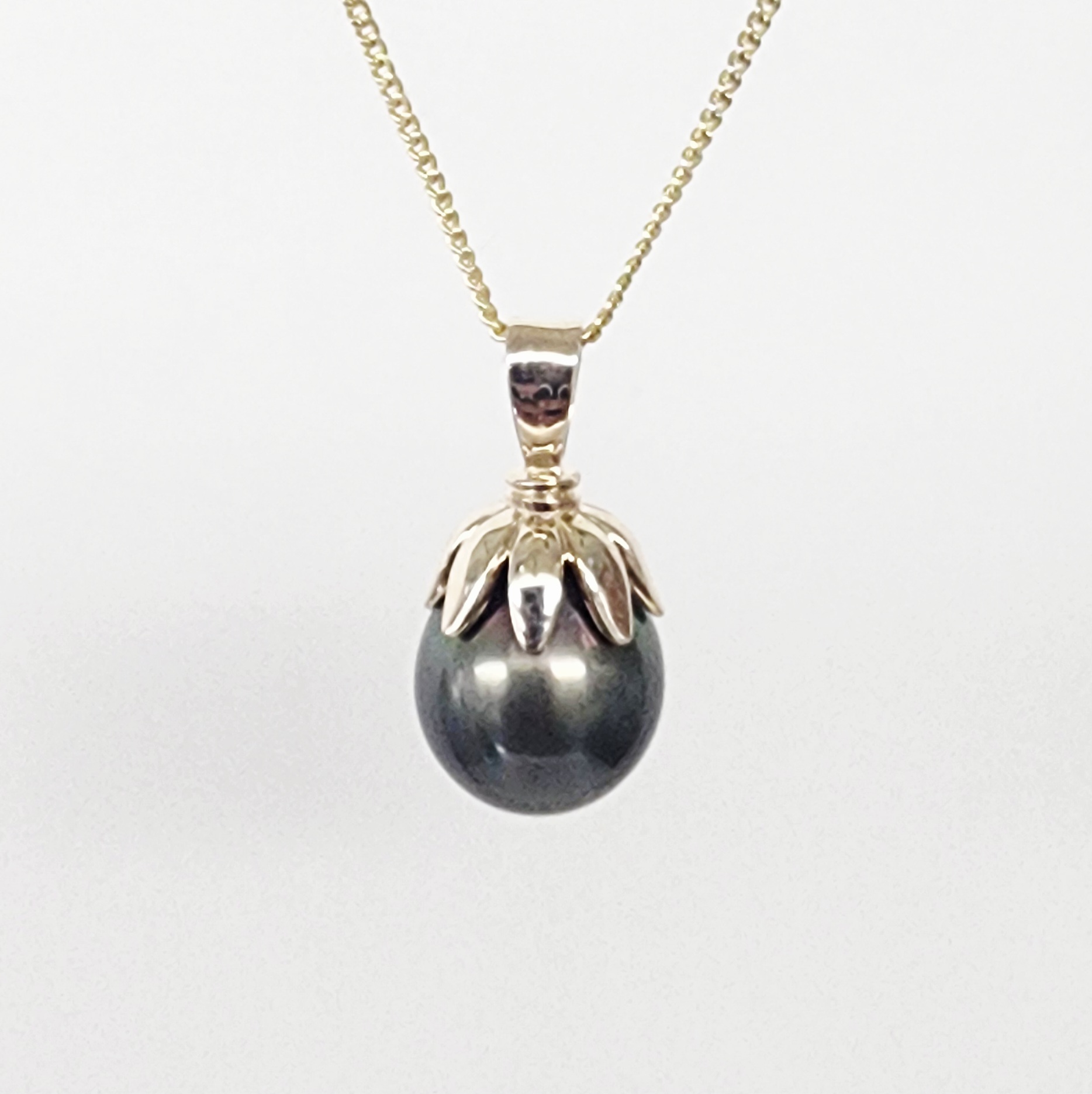 9CT Yellow Gold Tahitian Black Pearl Pendant – 11.5mm–12mm Teardrop Pearl - 9CTTZZTBP Seiko 9CT Yellow Gold Tahitian Black Pearl Pendant – 11.5mm–12mm Teardrop Pearl - 9CTTZZTBP Seiko