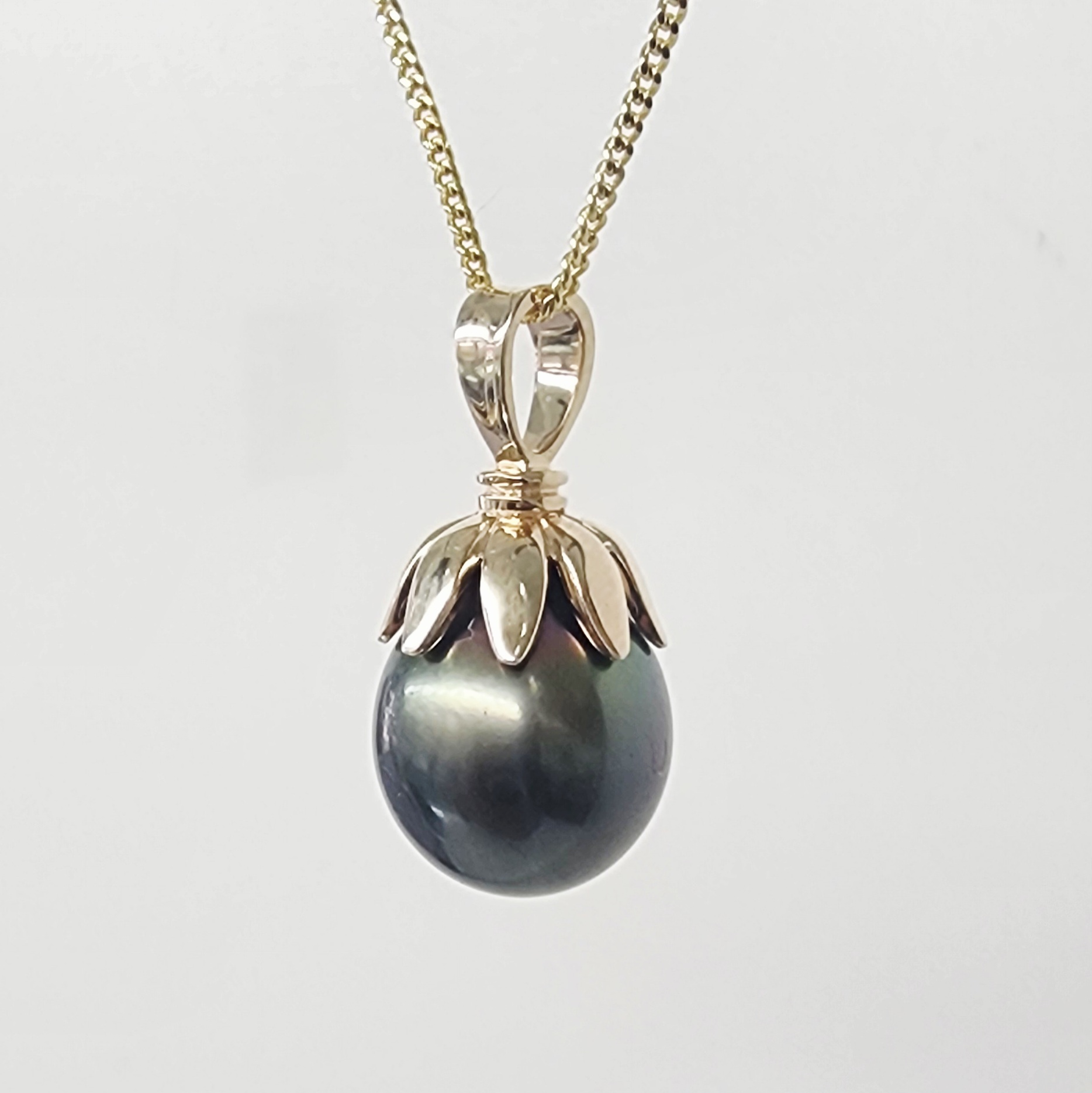 9CT Yellow Gold Tahitian Black Pearl Pendant – 11.5mm–12mm Teardrop Pearl - 9CTTZZTBP Seiko 9CT Yellow Gold Tahitian Black Pearl Pendant – 11.5mm–12mm Teardrop Pearl - 9CTTZZTBP Seiko