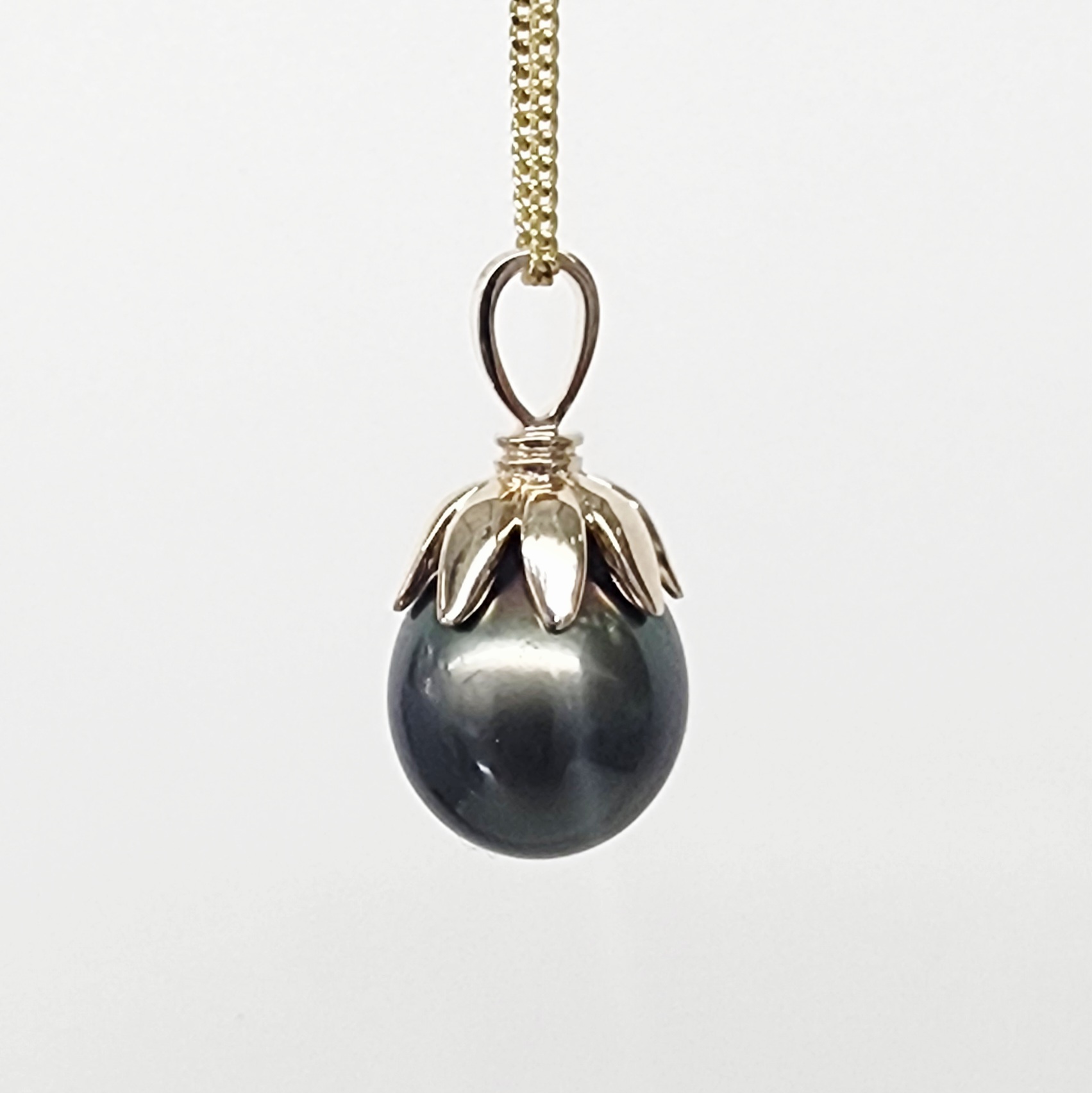 9CT Yellow Gold Tahitian Black Pearl Pendant – 11.5mm–12mm Teardrop Pearl - 9CTTZZTBP Seiko 9CT Yellow Gold Tahitian Black Pearl Pendant – 11.5mm–12mm Teardrop Pearl - 9CTTZZTBP Seiko