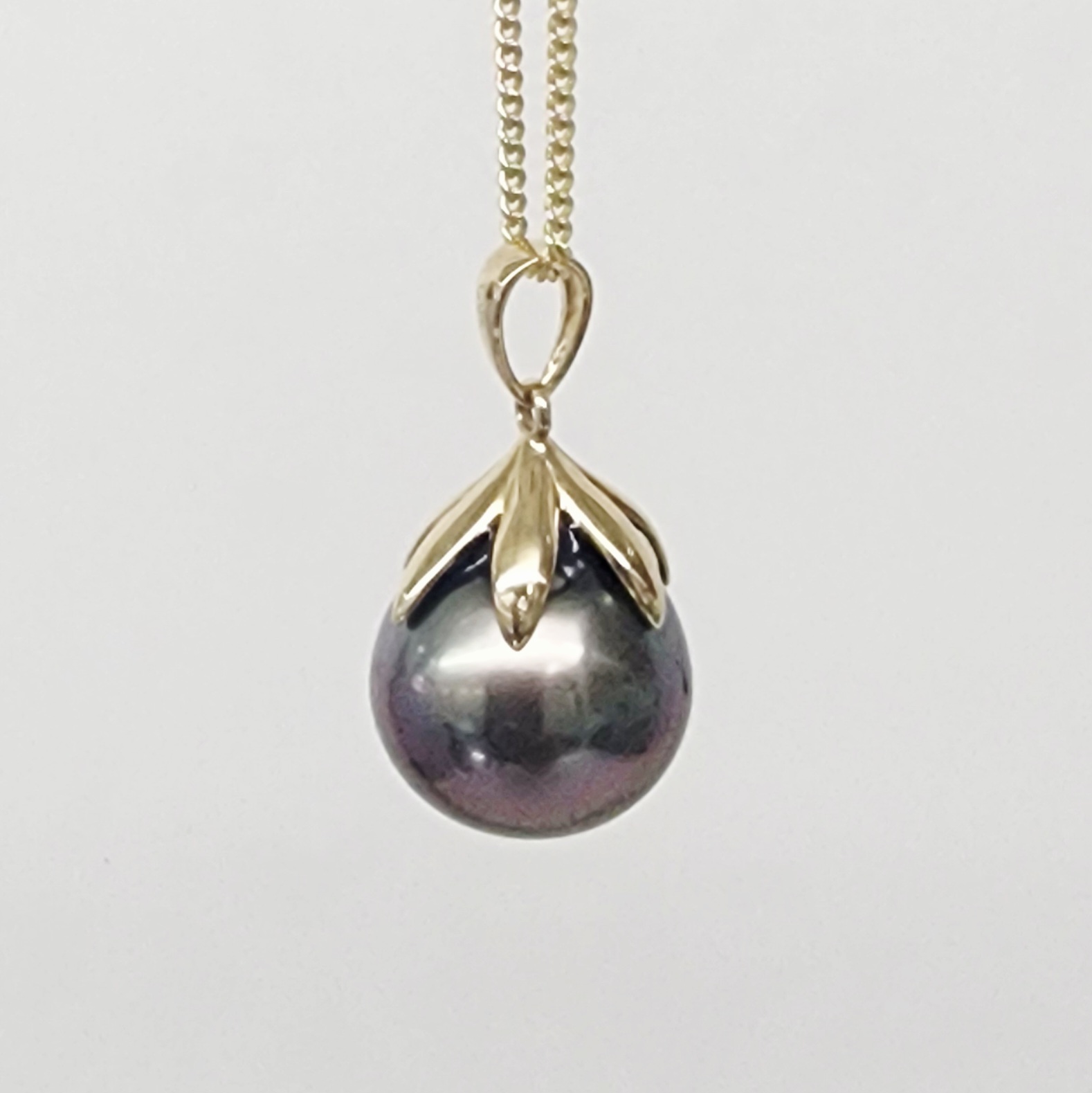 9CT Yellow Gold Tahitian Black Pearl Pendant – 12mm–12.5mm Round Pearl - 9CTTRLTBP Seiko 9CT Yellow Gold Tahitian Black Pearl Pendant – 12mm–12.5mm Round Pearl - 9CTTRLTBP Seiko