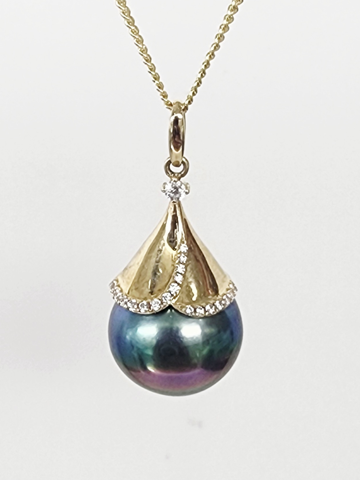 9CT Yellow Gold Tahitian Black Pearl Pendant with Diamond Accents – 13mm–13.5mm - 9CTLLZTBPDIA Seiko 9CT Yellow Gold Tahitian Black Pearl Pendant with Diamond Accents – 13mm–13.5mm - 9CTLLZTBPDIA Seiko