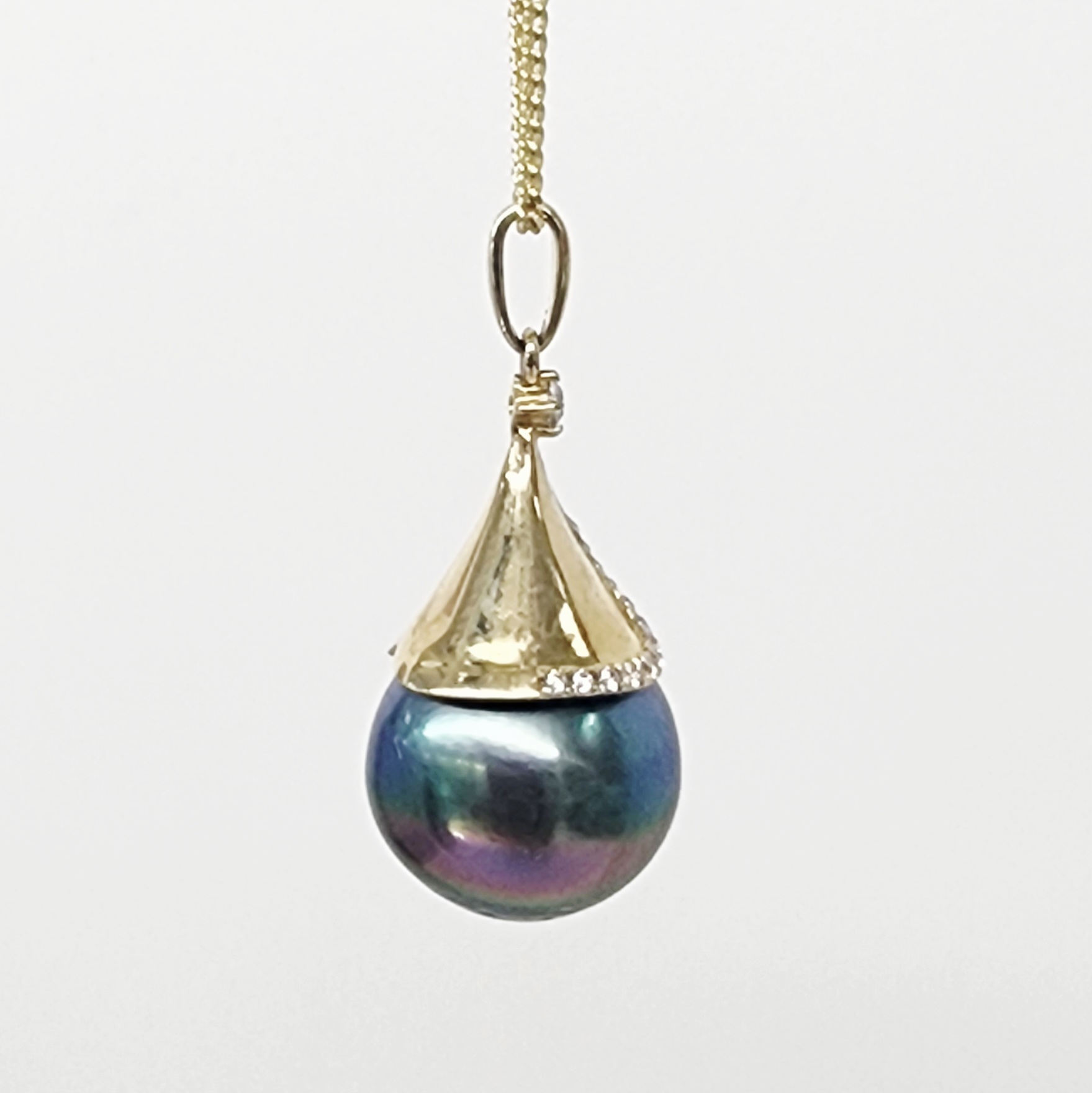 9CT Yellow Gold Tahitian Black Pearl Pendant with Diamond Accents – 13mm–13.5mm - 9CTLLZTBPDIA Seiko 9CT Yellow Gold Tahitian Black Pearl Pendant with Diamond Accents – 13mm–13.5mm - 9CTLLZTBPDIA Seiko