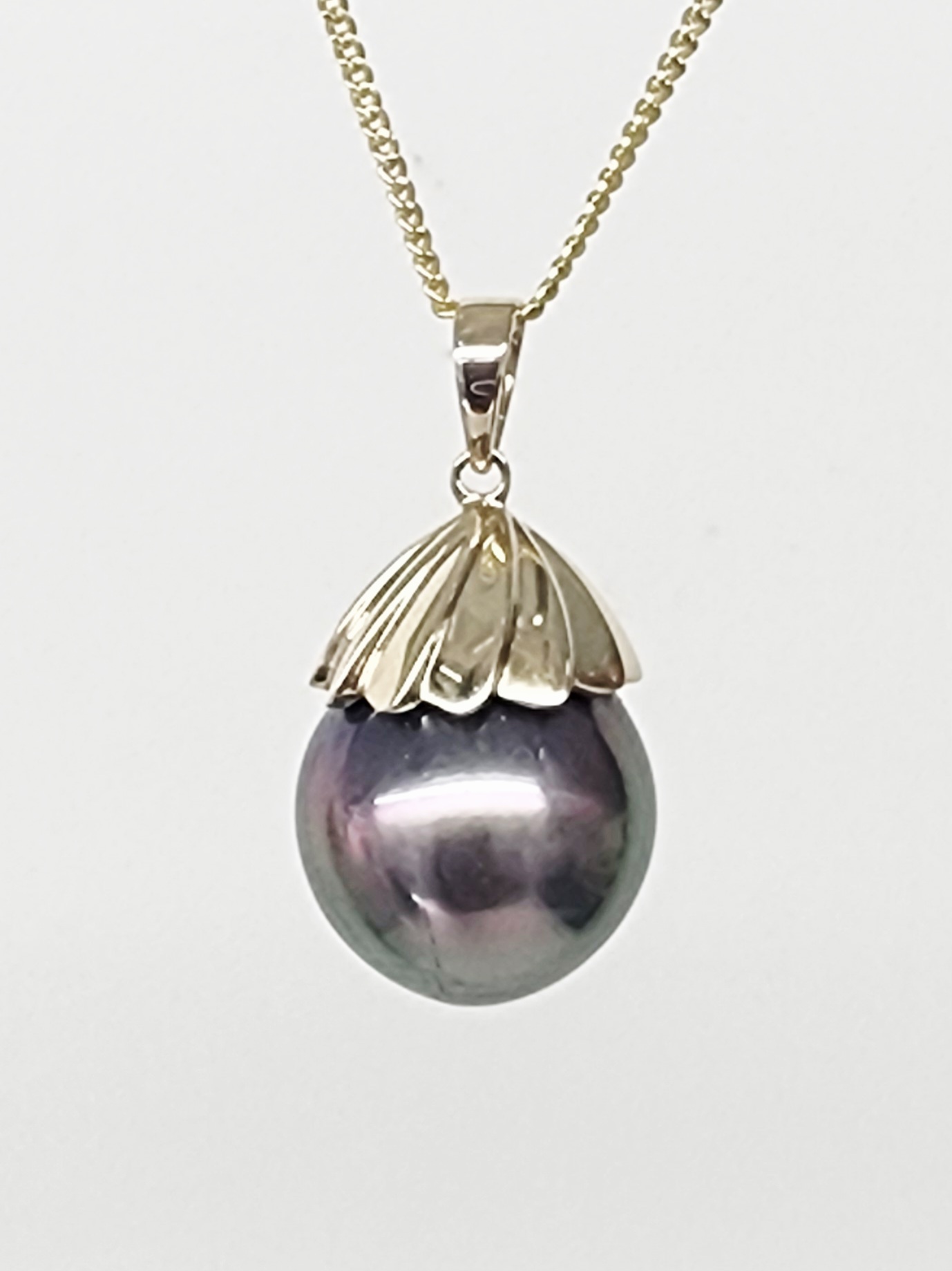 9CT Yellow Gold Tahitian Black Pearl Pendant – 13mm Round Pearl with Gold Design Cap - 9CTPZZTBP Seiko 9CT Yellow Gold Tahitian Black Pearl Pendant – 13mm Round Pearl with Gold Design Cap - 9CTPZZTBP Seiko