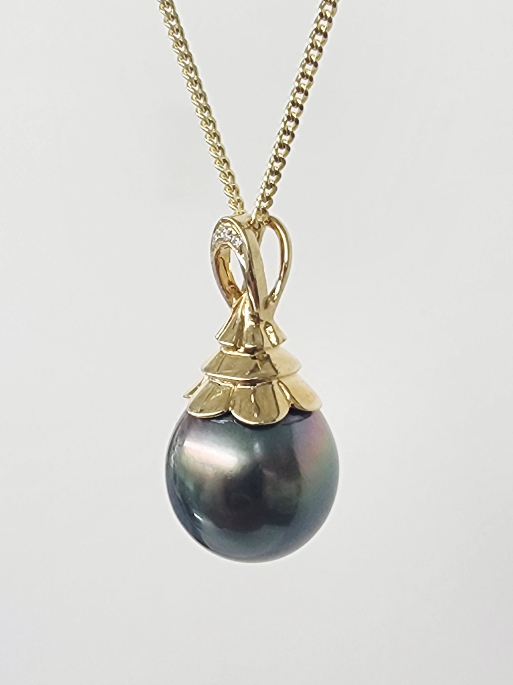 9CT Yellow Gold Tahitian Black Pearl Pendant with Diamond Accents – 11.5mm–12mm - 9CTTLZTBPDIA Seiko 9CT Yellow Gold Tahitian Black Pearl Pendant with Diamond Accents – 11.5mm–12mm - 9CTTLZTBPDIA Seiko