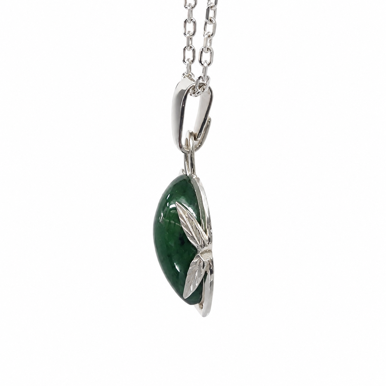 Sterling Silver New Zealand Greenstone Oval Pendant Necklace – Genuine NZ Pounamu with Leaf Detail Design - CHNSSC3GS Seiko Sterling Silver New Zealand Greenstone Oval Pendant Necklace – Genuine NZ Pounamu with Leaf Detail Design - CHNSSC3GS Seiko