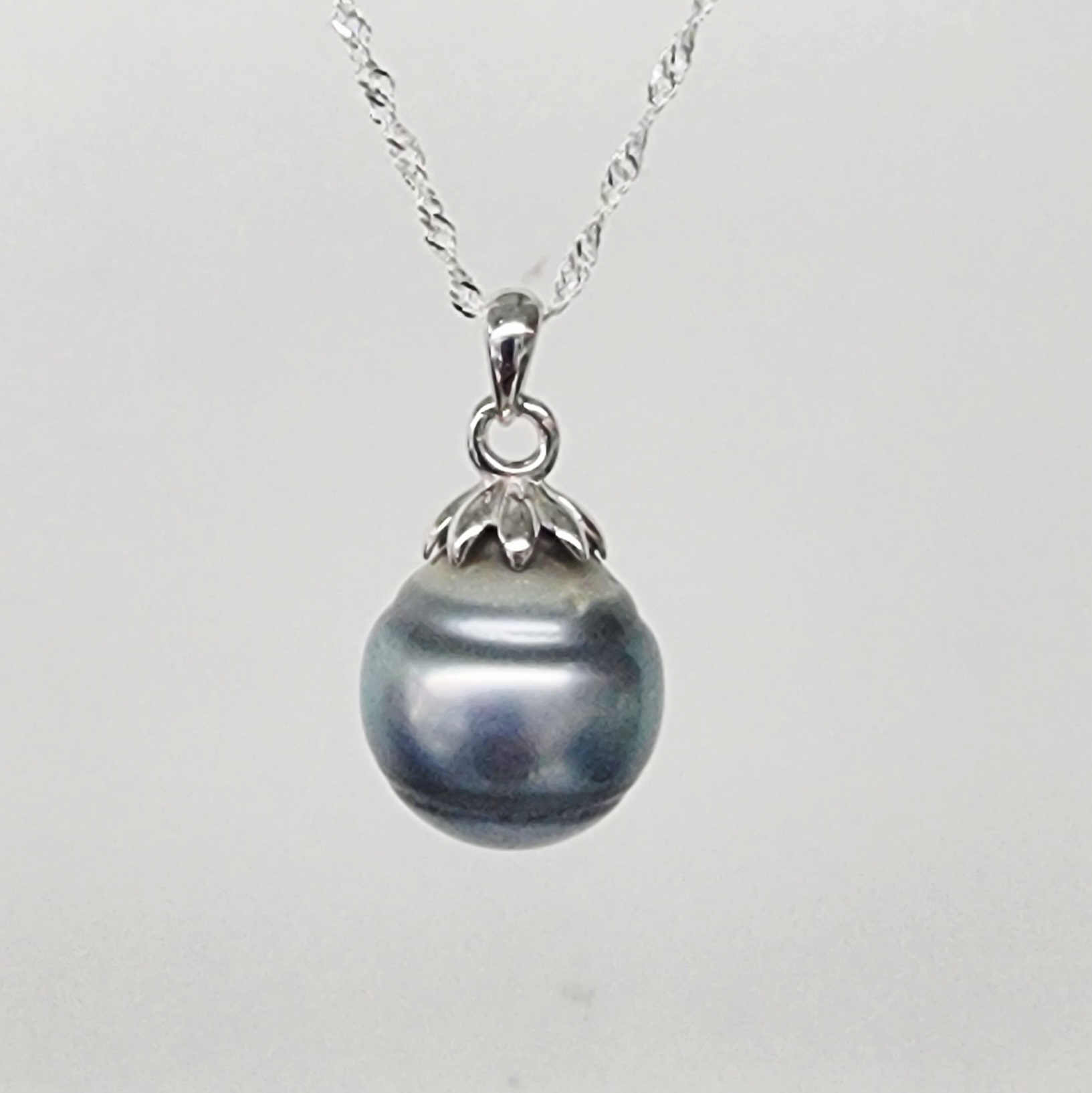 13mm Tahitian Grey Pearl Pendant with Sterling Silver Cap & Complimentary Sterling Silver Chain - SSYZ01 Seiko 13mm Tahitian Grey Pearl Pendant with Sterling Silver Cap & Complimentary Sterling Silver Chain - SSYZ01 Seiko